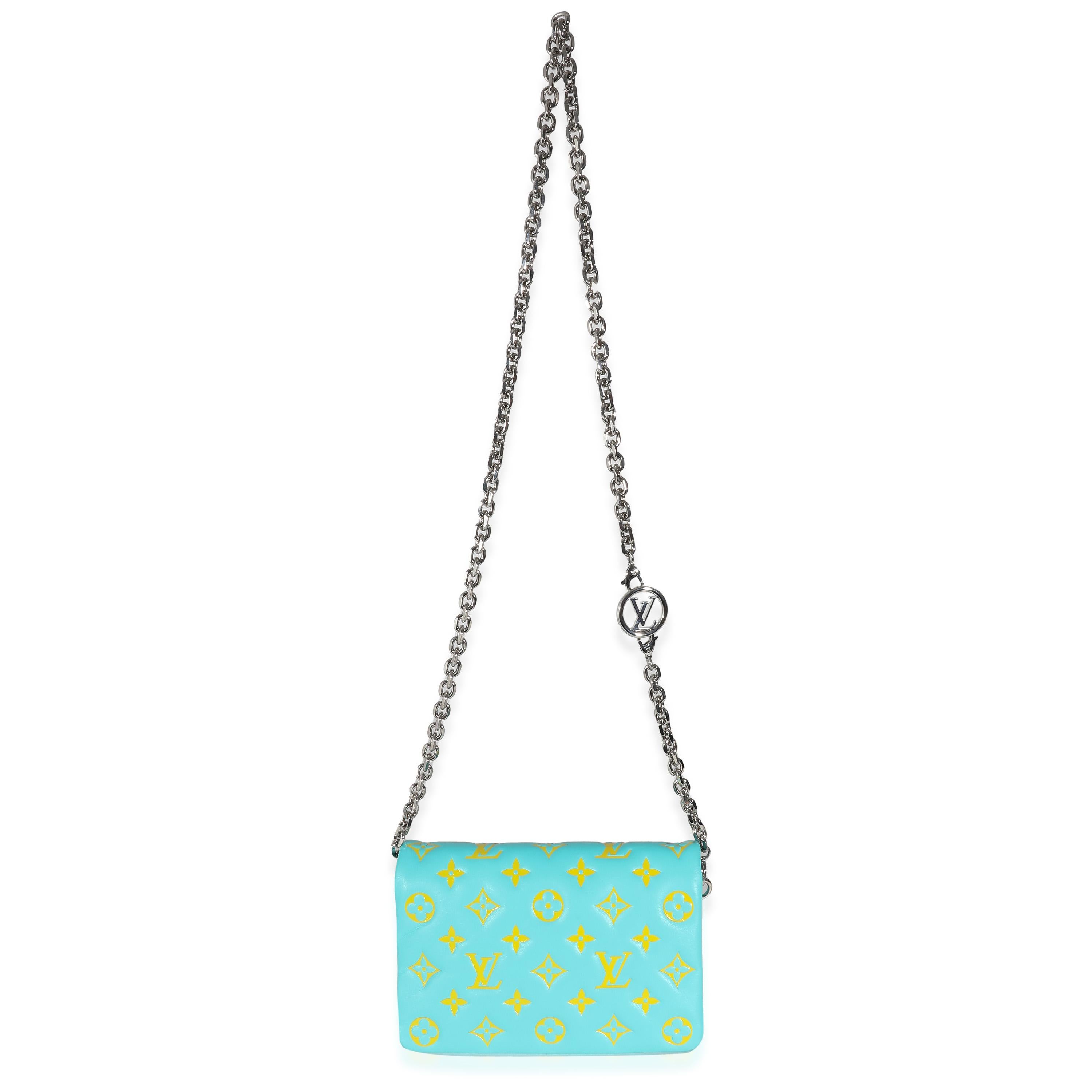 Louis Vuitton Menthe Jaune Monogramm geprägte Lammfell Pochette Coussin mit Monogramm im Angebot 1
