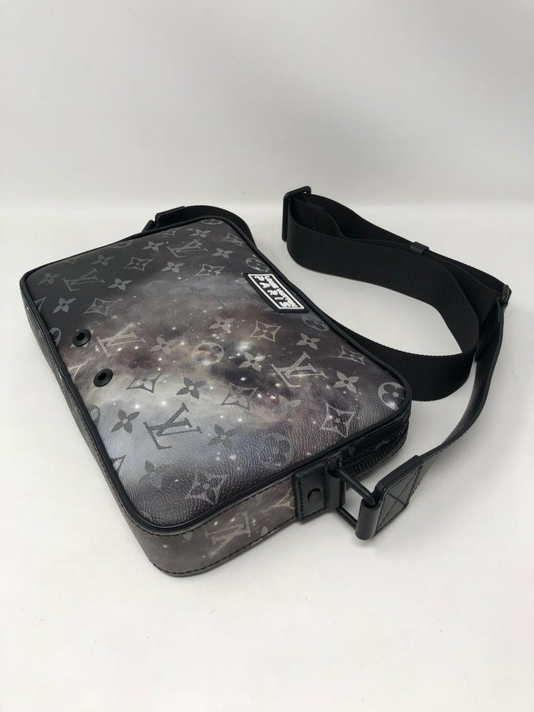 Anniv Coupon Below] Galaxy Star Alpha Silver Messenger Bag Messenger Bag  M44169 Totes Handbags Shoulder Bags Backpacks Wallets Purse From  Huweifeng2, $401.01