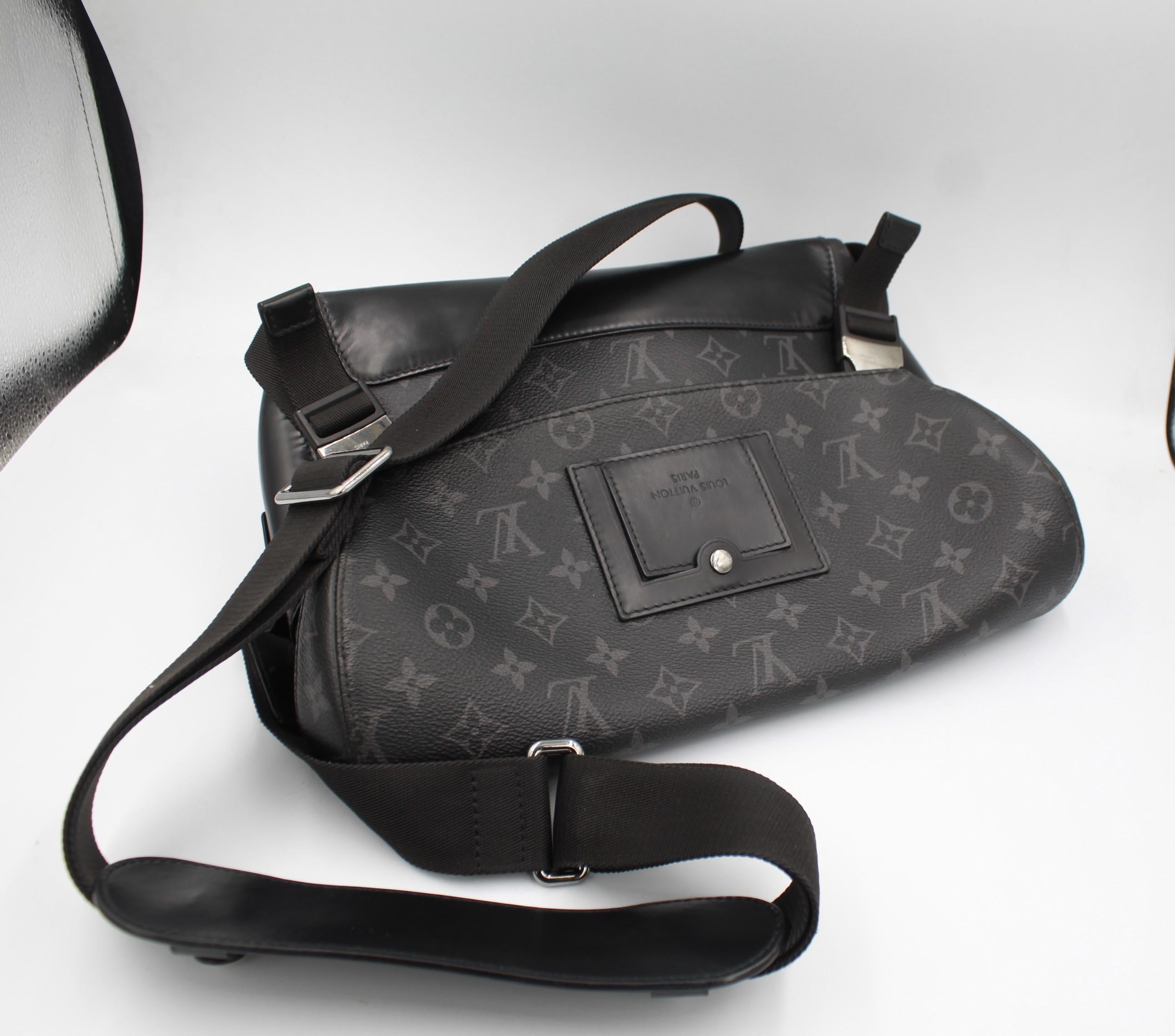 Louis Vuitton Messenger Bag , in eclipse LV monogram, black leather on both sides and the bottom. Shoulder strap that can be wear cross body. 
Almost untouched and very well stored, small signs of wear (only visible on steal)
Défilé Homme Autonme