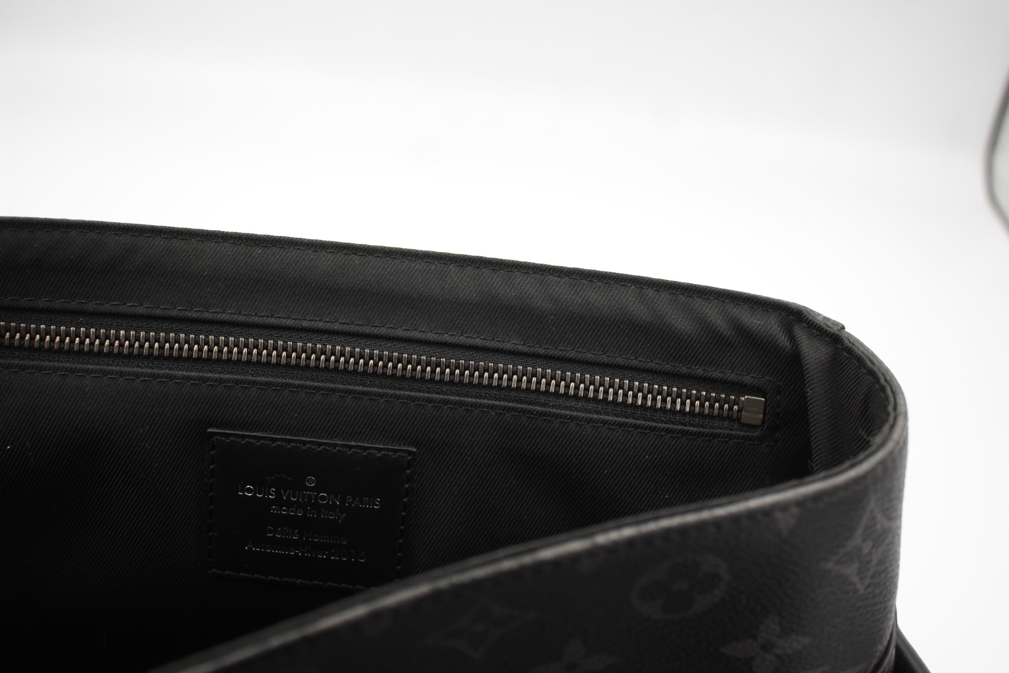 Women's or Men's Louis Vuitton Messenger Bag , in eclipse LV monogram. For Sale