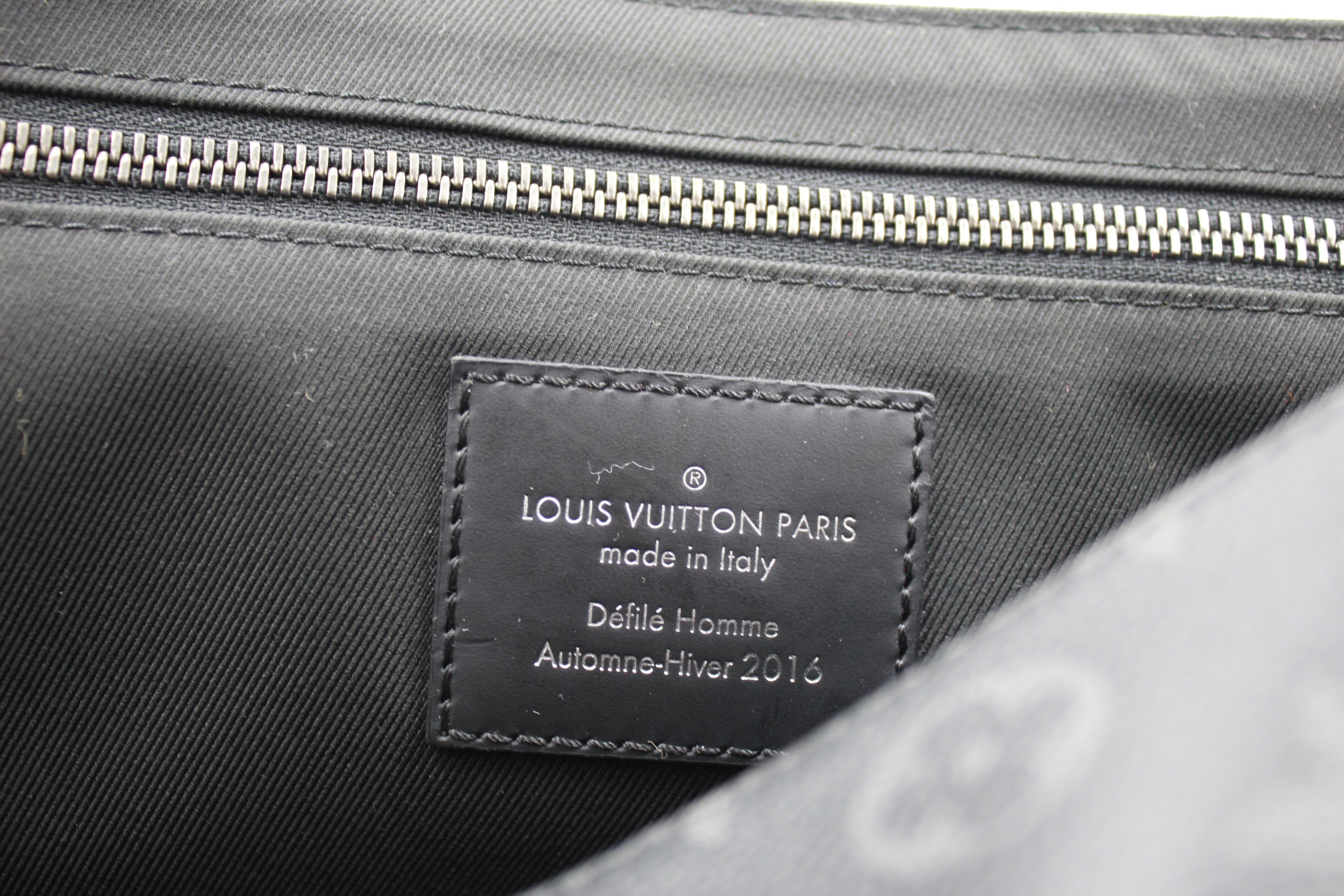 Louis Vuitton Messenger Bag , in eclipse LV monogram. For Sale 1