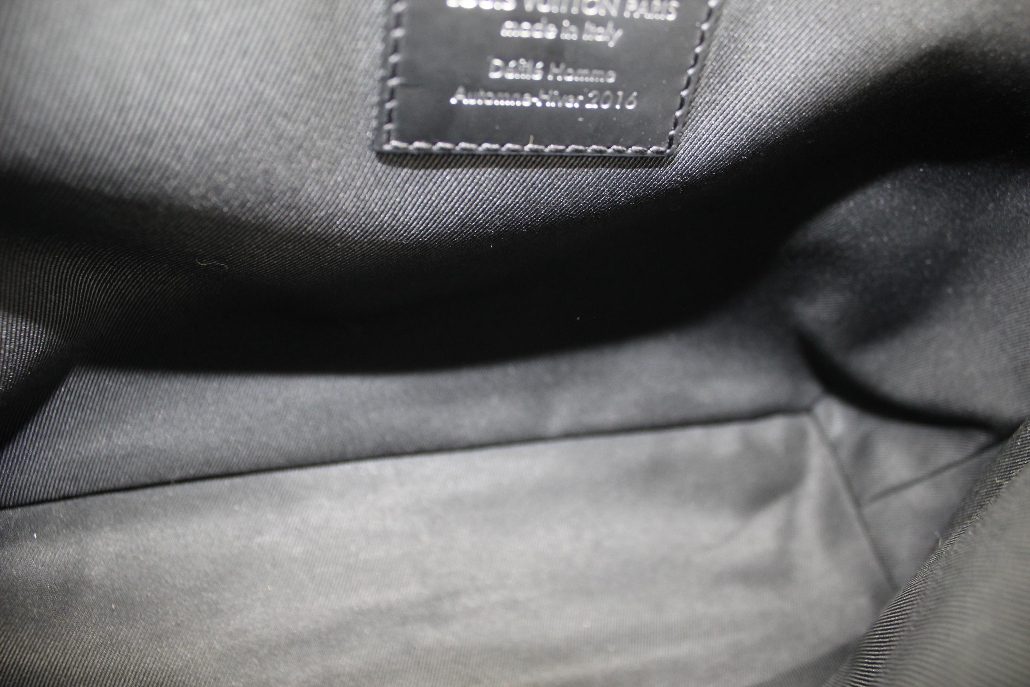 Louis Vuitton Messenger Bag , in eclipse LV monogram. For Sale 2