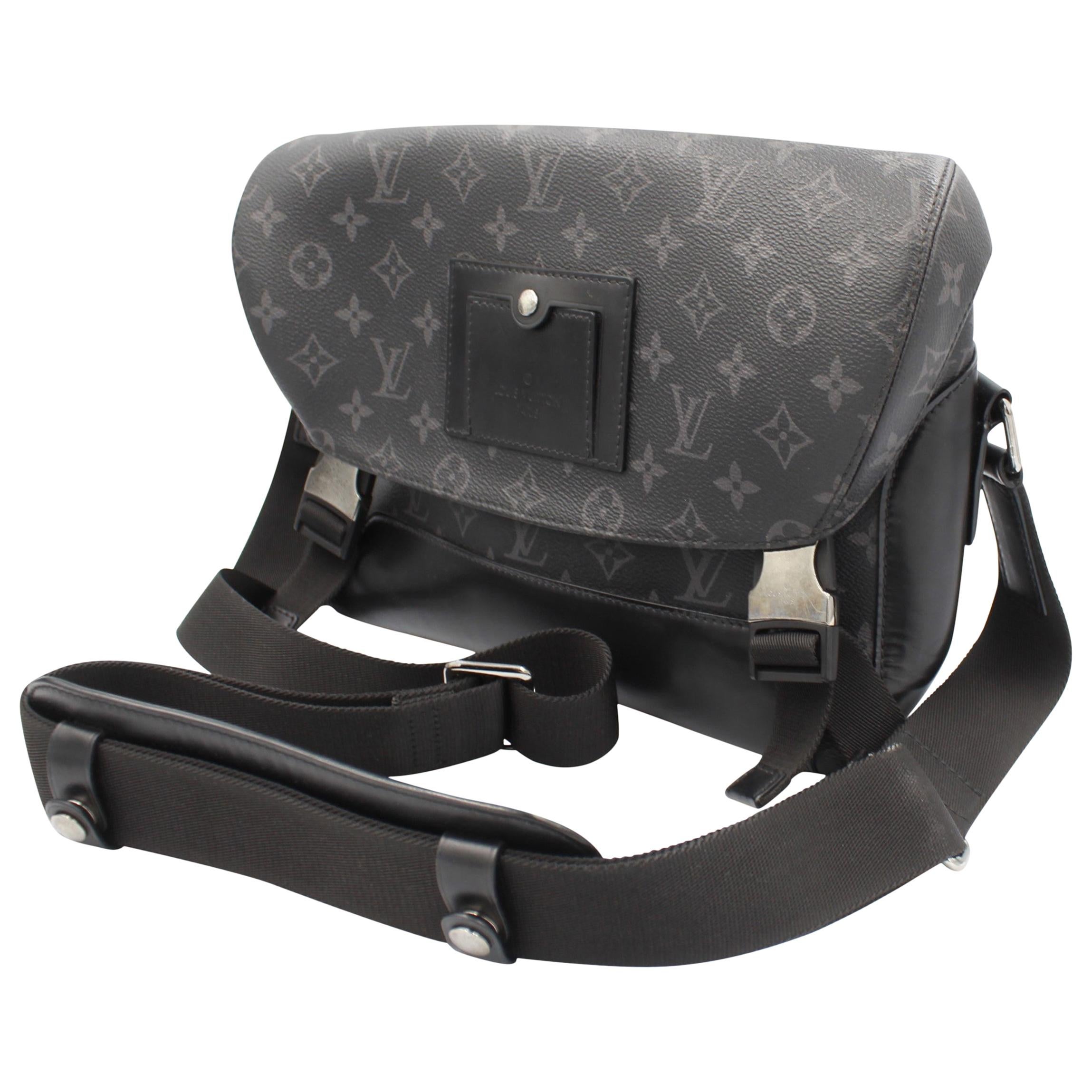 Louis Vuitton Messenger Bag 2017 - 3 For Sale on 1stDibs