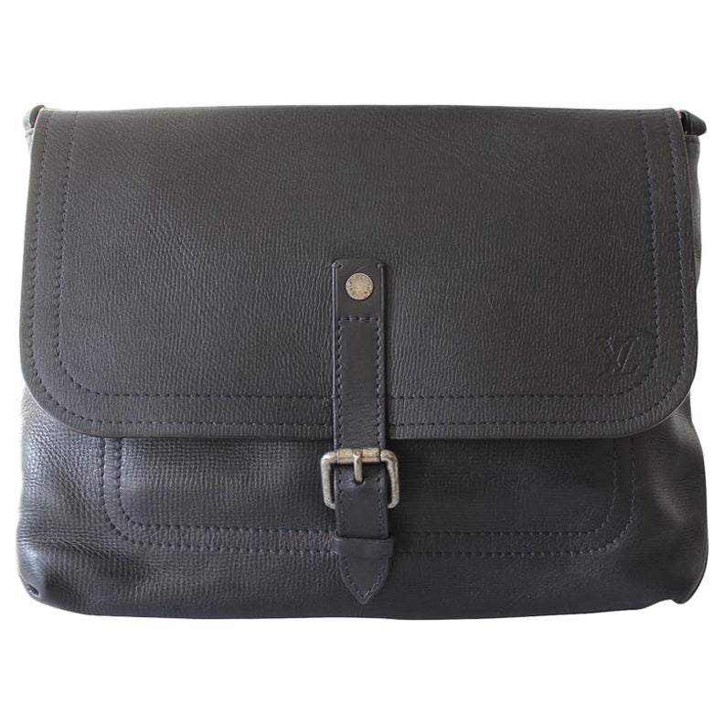 Louis Vuitton Messenger bag size Unique