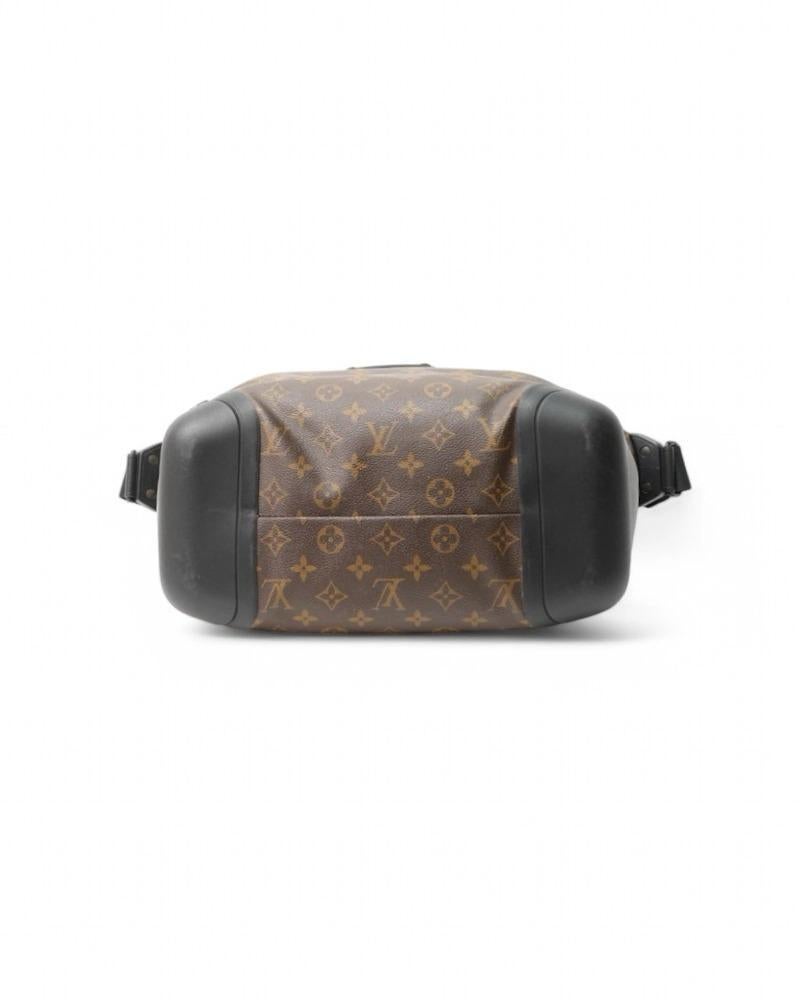 Louis Vuitton Messenger Impermeabile Monogram Nero in vendita 2