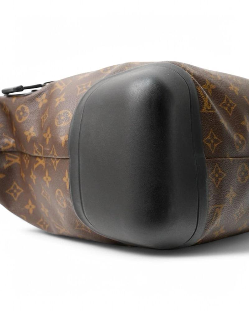 Louis Vuitton Messenger Impermeabile Monogram Nero in vendita 3
