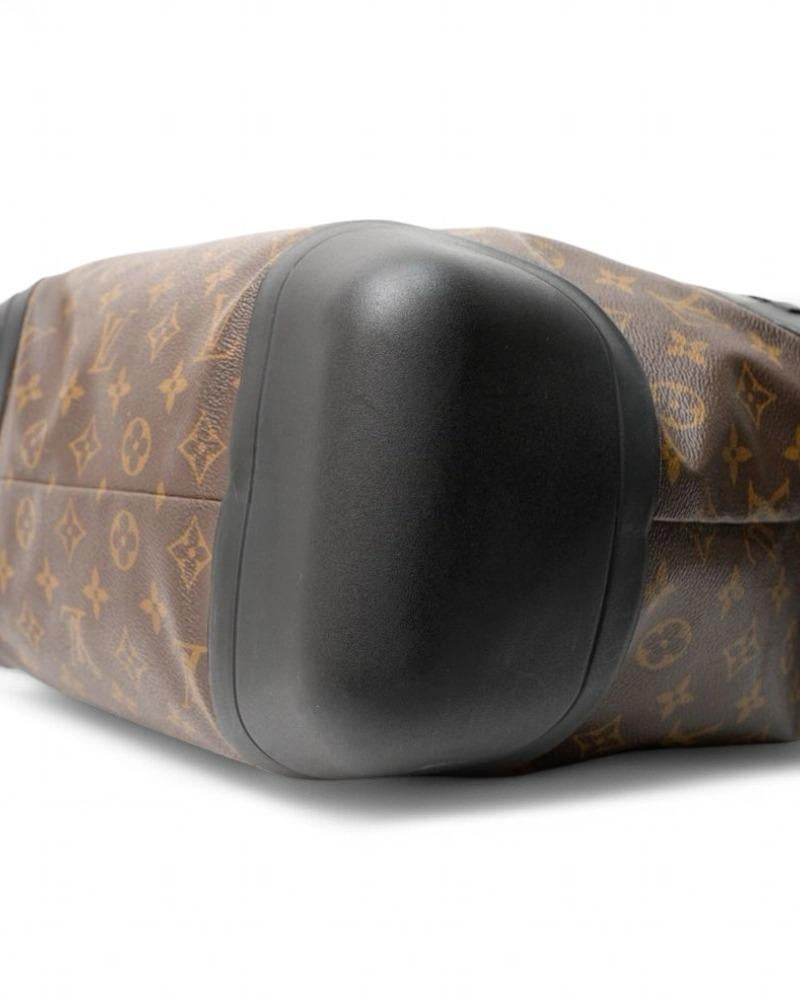 Louis Vuitton Messenger Impermeabile Monogram Nero in vendita 4