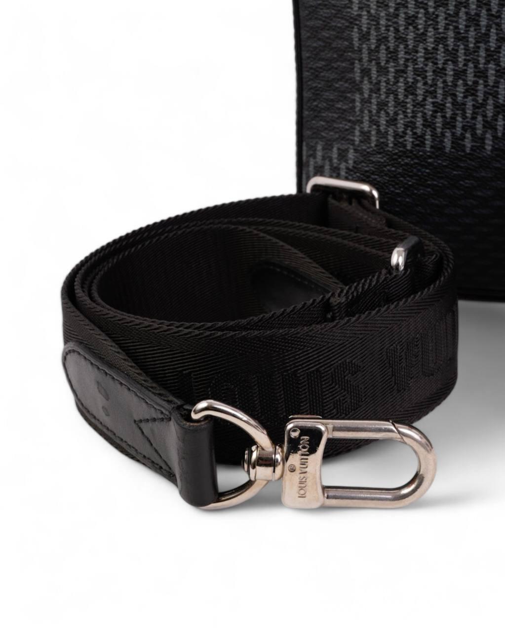 Louis Vuitton Messenger Trio MM Damier Graphite For Sale 4