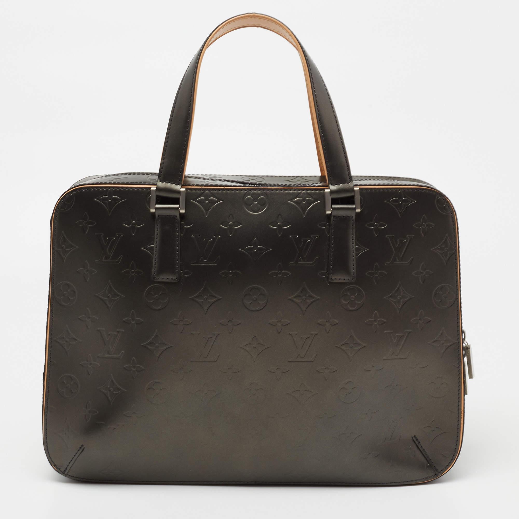 This Mat Malden is an ultra-functional choice to carry your essentials! Crafted using Monogram Empreinte leather into a spacious size, the Louis Vuitton briefcase is perfect for frequent use. The top handles, beautiful exterior, and metal accents