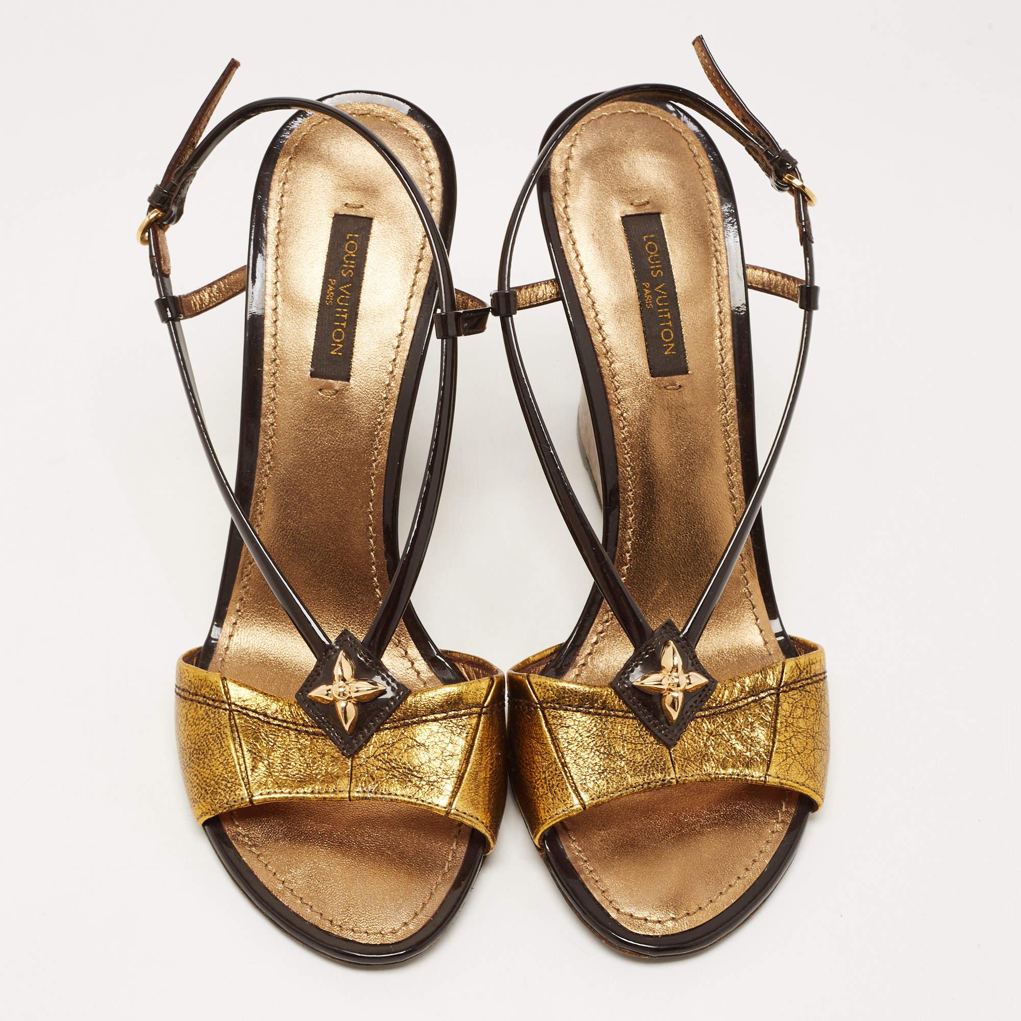 Louis Vuitton Metallic/Brown Leather and Patent Slingback Wedge Sandals Size 37 In Good Condition For Sale In Dubai, Al Qouz 2