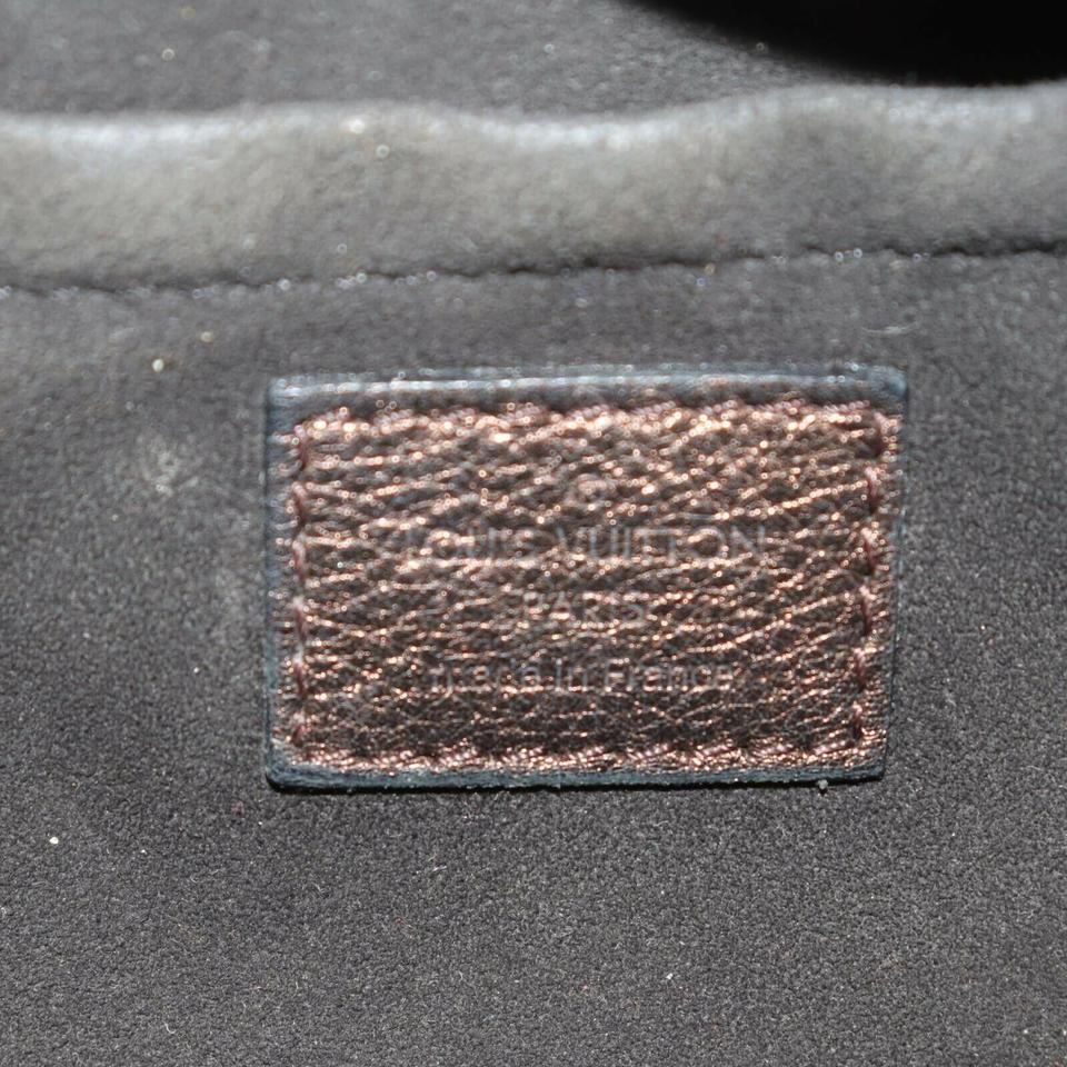 Noir Louis Vuitton - Sac hobo en cuir marron métallisé Mahina XS 863002 en vente