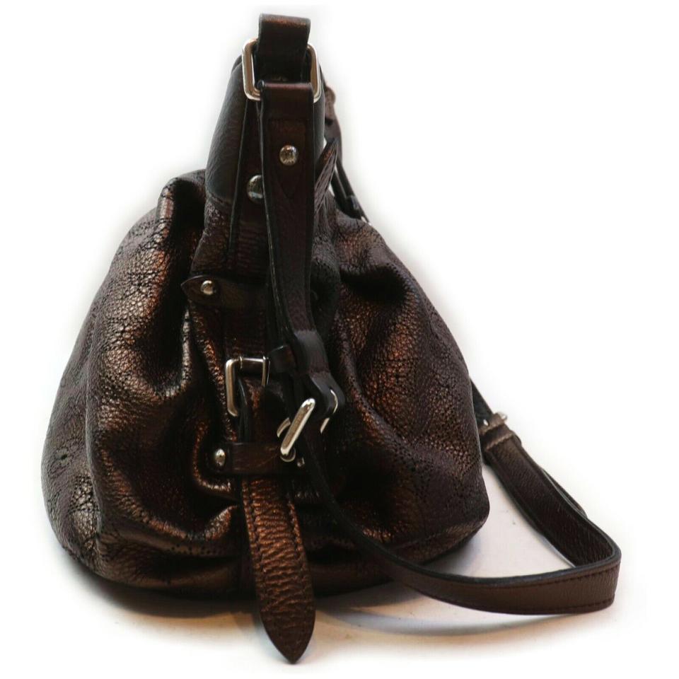 Louis Vuitton Metallic Brown Mahina Leather XS Crossbody Hobo Bag 863002 In Good Condition For Sale In Dix hills, NY