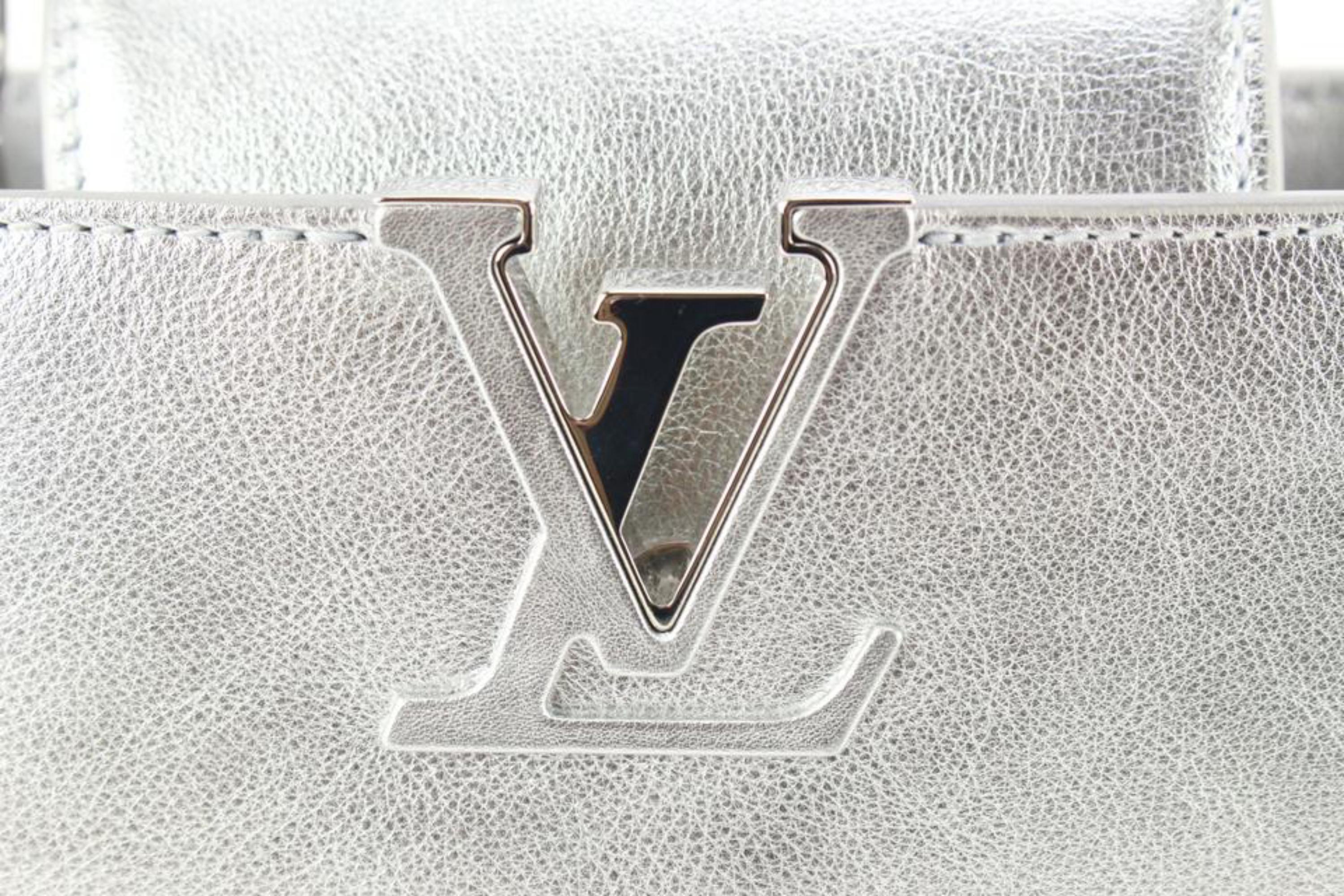 Louis Vuitton Mini Capucines Silver Crossbody Chain 65lk718s Excellent état - En vente à Dix hills, NY