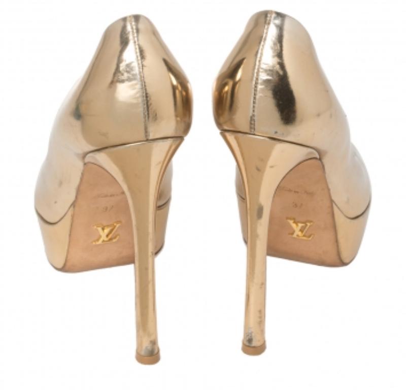 Louis Vuitton Metallic Gold Leather Peep Toe Platform Pumps Size 37 In Fair Condition For Sale In Dubai, Al Qouz 2