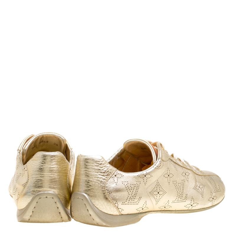 Louis Vuitton Metallic Gold Leather Perforated Leather Sneakers Size 38 im Zustand „Gut“ in Dubai, Al Qouz 2