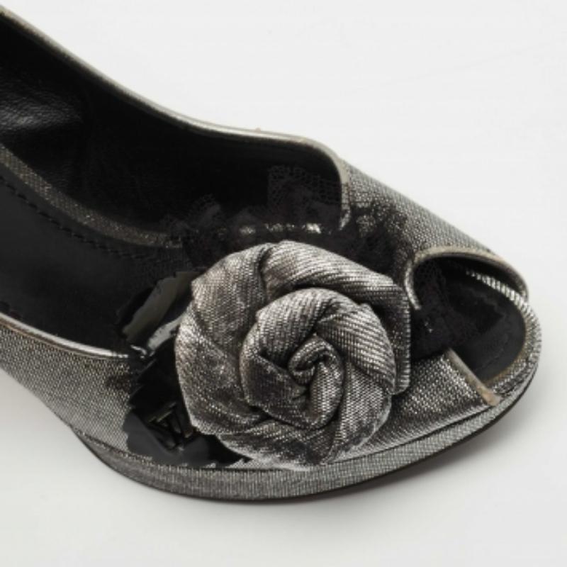 Louis Vuitton Pumps Peep Toe in tessuto lurex grigio/nero metallizzato misura 38 in vendita 2