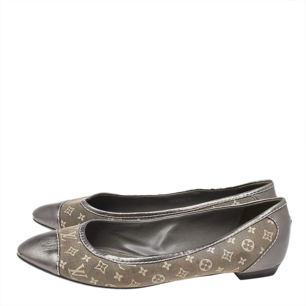 Louis Vuitton Metallic Grey Monogram Canvas and Leather Ballet Flats Size 37.5 In Fair Condition In Dubai, Al Qouz 2