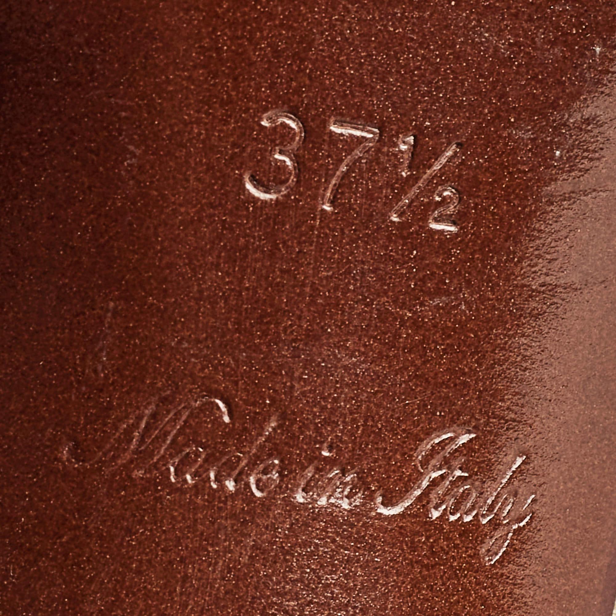 Louis Vuitton Metallic Leather Strappy Sandals Size 37.5 In Fair Condition For Sale In Dubai, Al Qouz 2