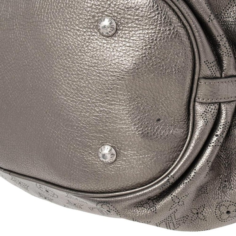 Mahina leather handbag Louis Vuitton Grey in Leather - 21654266