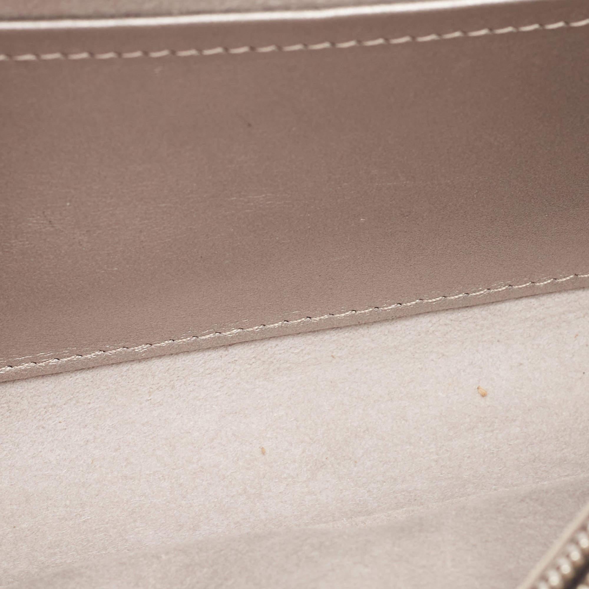 Louis Vuitton pochette Louise en cuir rose métallisé irisé avec chaîne 7