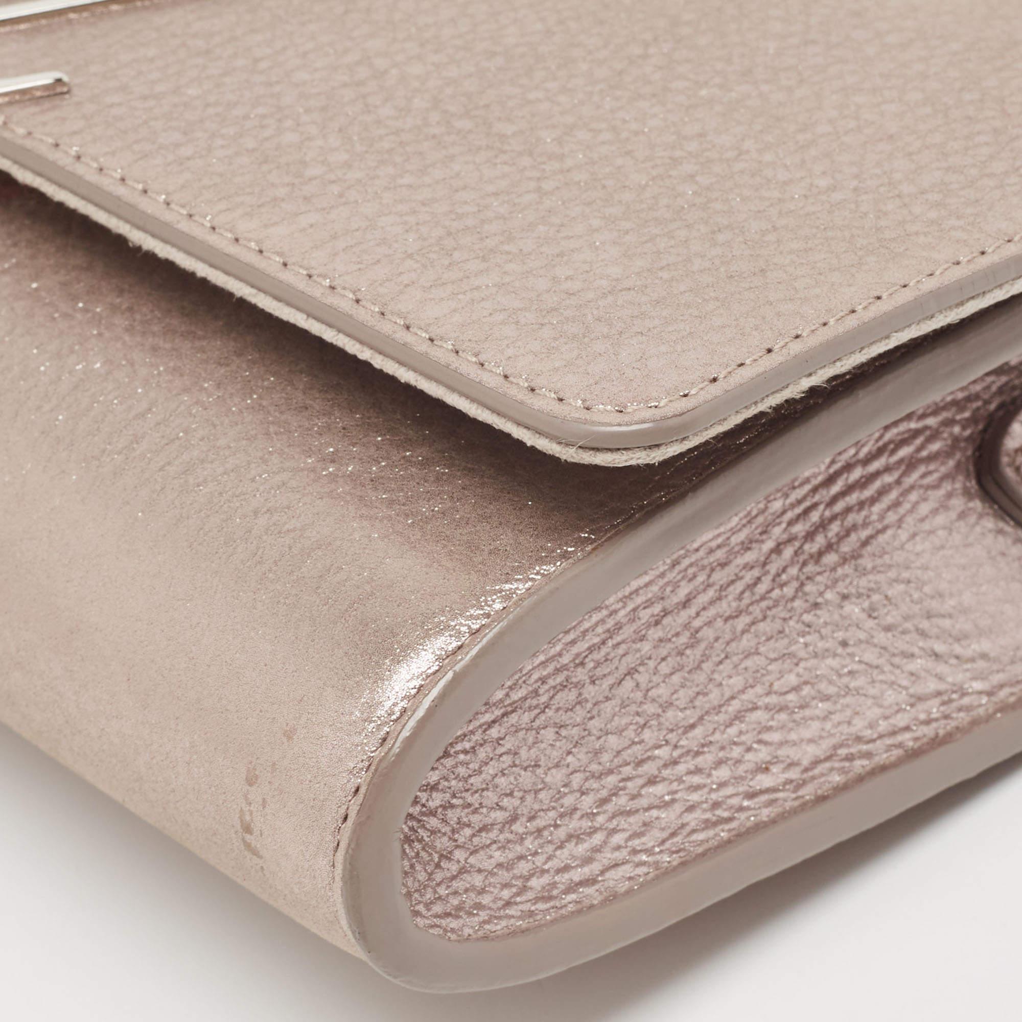 Louis Vuitton pochette Louise en cuir rose métallisé irisé avec chaîne 2