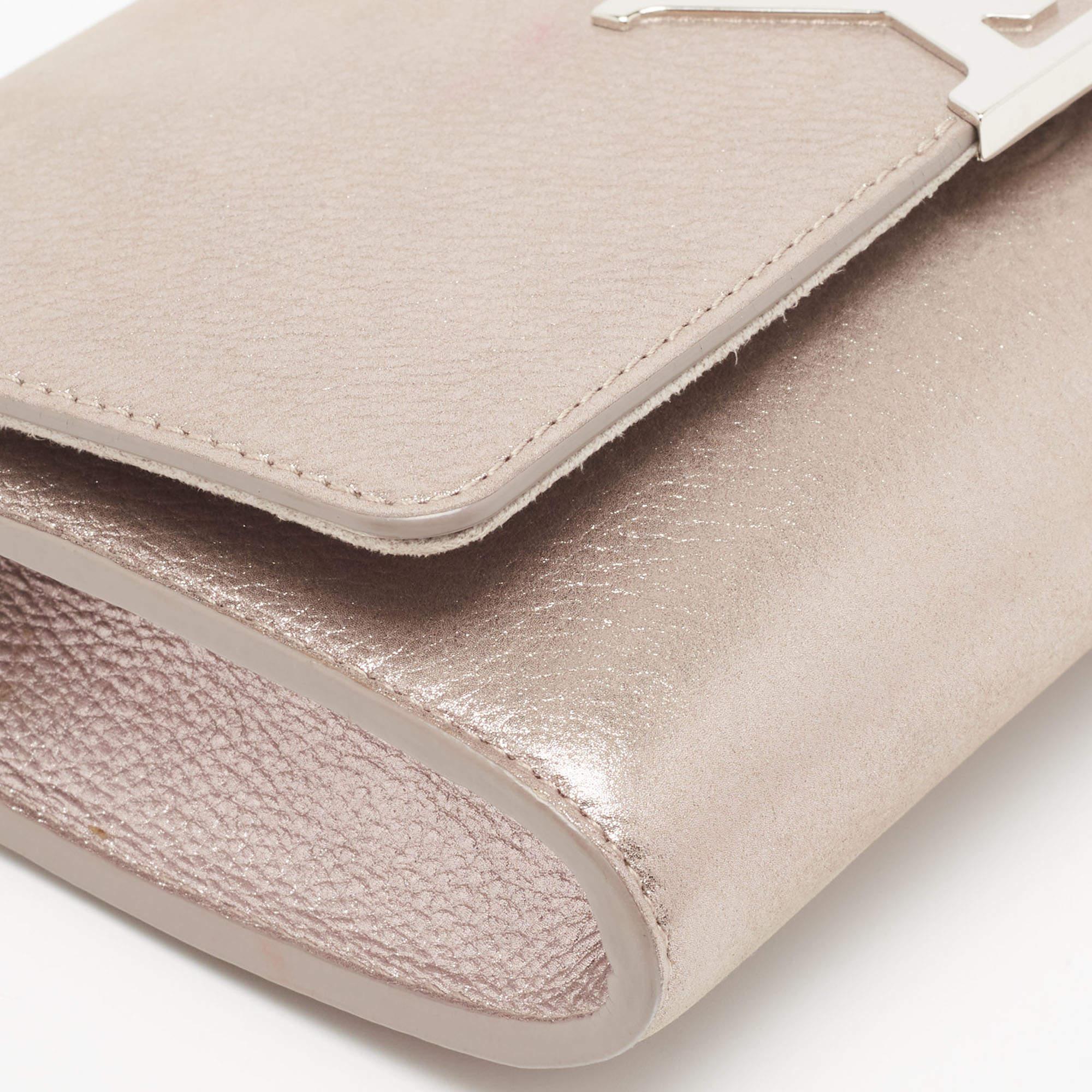 Louis Vuitton pochette Louise en cuir rose métallisé irisé avec chaîne 3