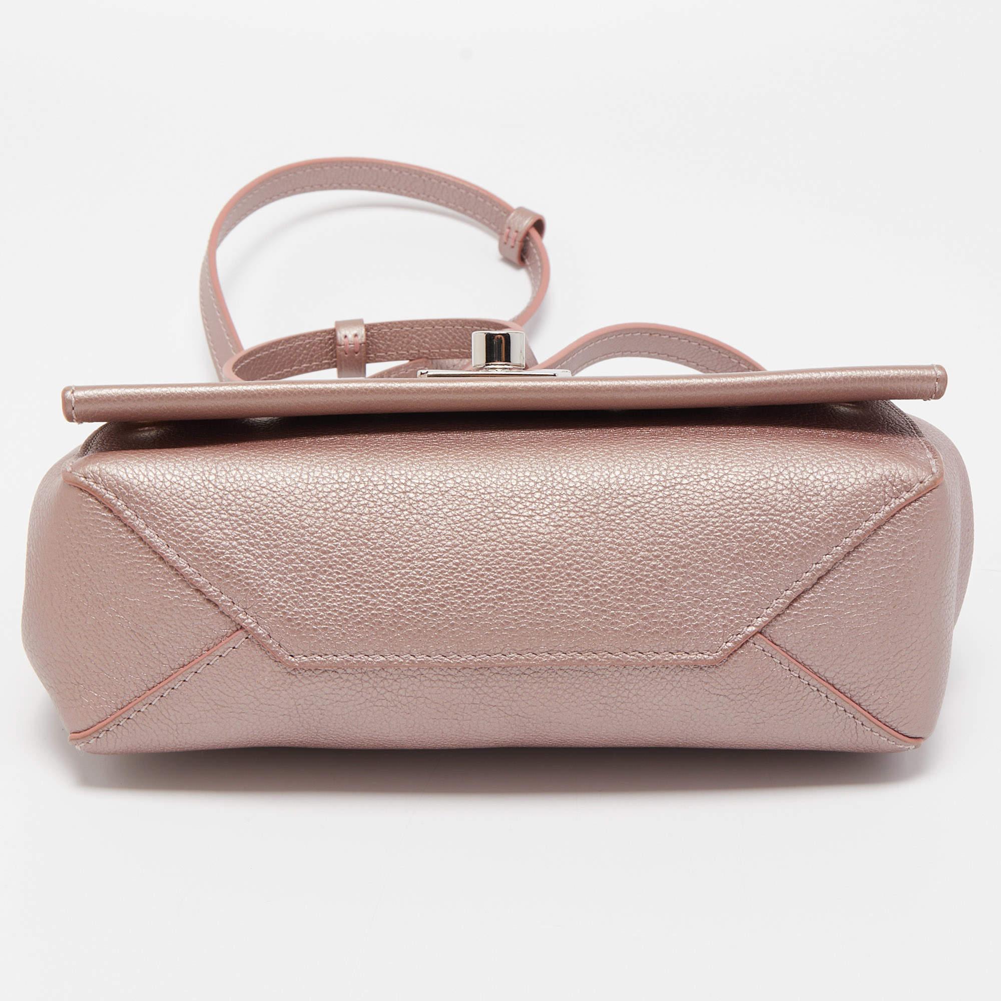 Louis Vuitton Metallic Pink Leather Eyelets Lockme II Bag In Excellent Condition In Dubai, Al Qouz 2