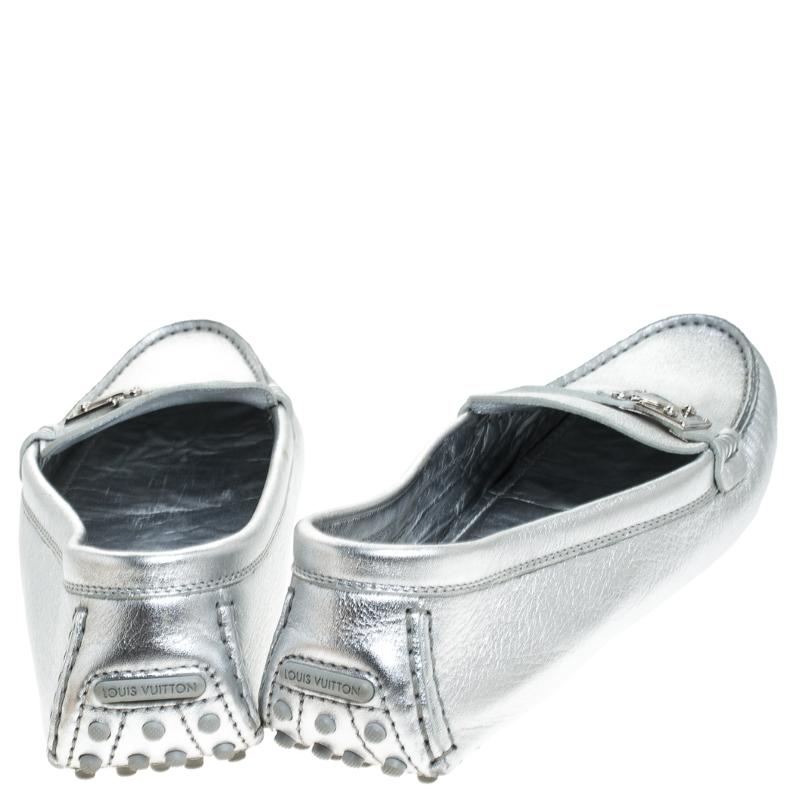 Louis Vuitton Metallic Silver Leather Lombok Loafers Size 37 In Good Condition In Dubai, Al Qouz 2