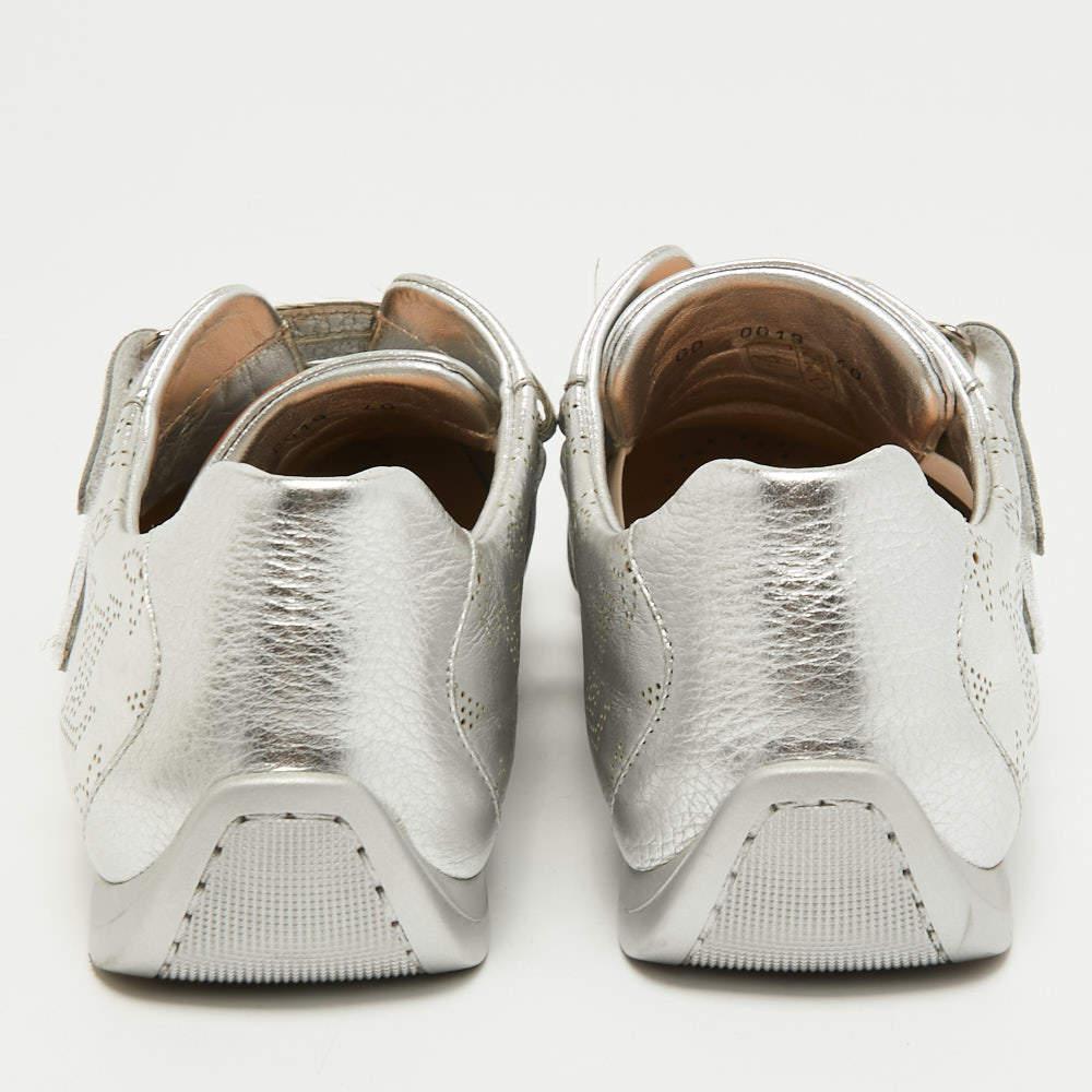 Louis Vuitton Metallic Silver Monogram Leather Sneakers Size 40 In Excellent Condition In Dubai, Al Qouz 2