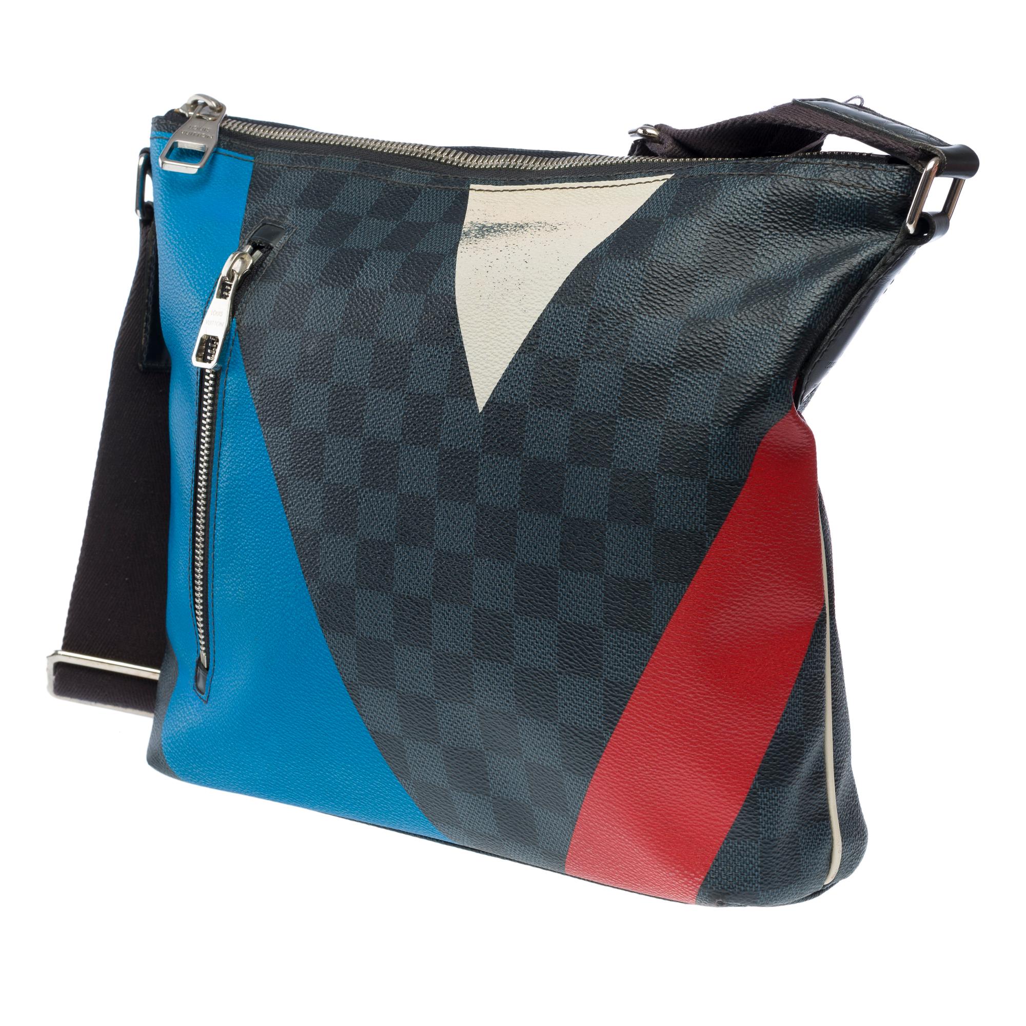 Louis Vuitton Mick PM America's Cup 2017 hobo bag in damier cobalt canvas, PHW In Good Condition For Sale In Paris, IDF