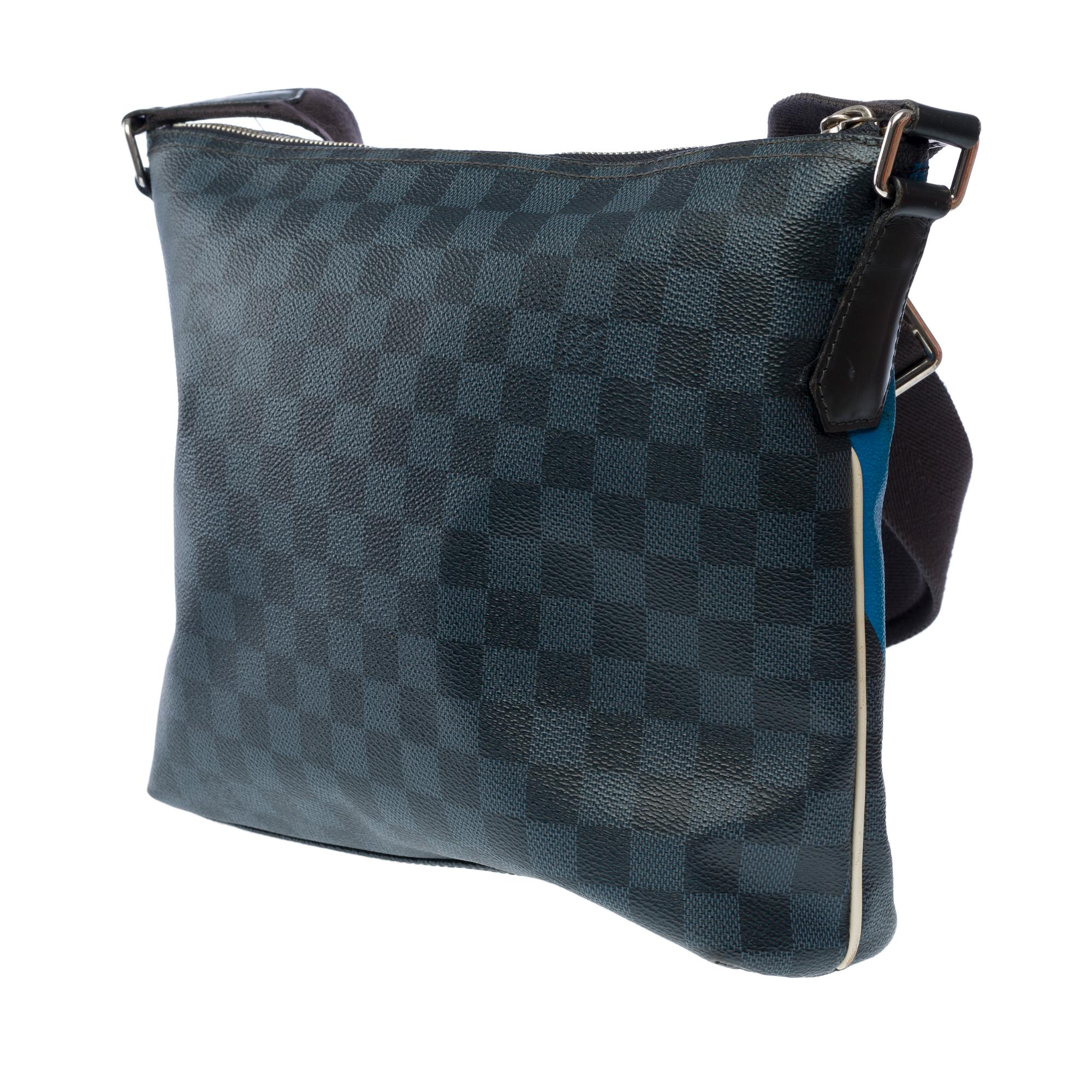 Women's or Men's Louis Vuitton Mick PM America's Cup 2017 hobo bag in damier cobalt canvas, PHW For Sale