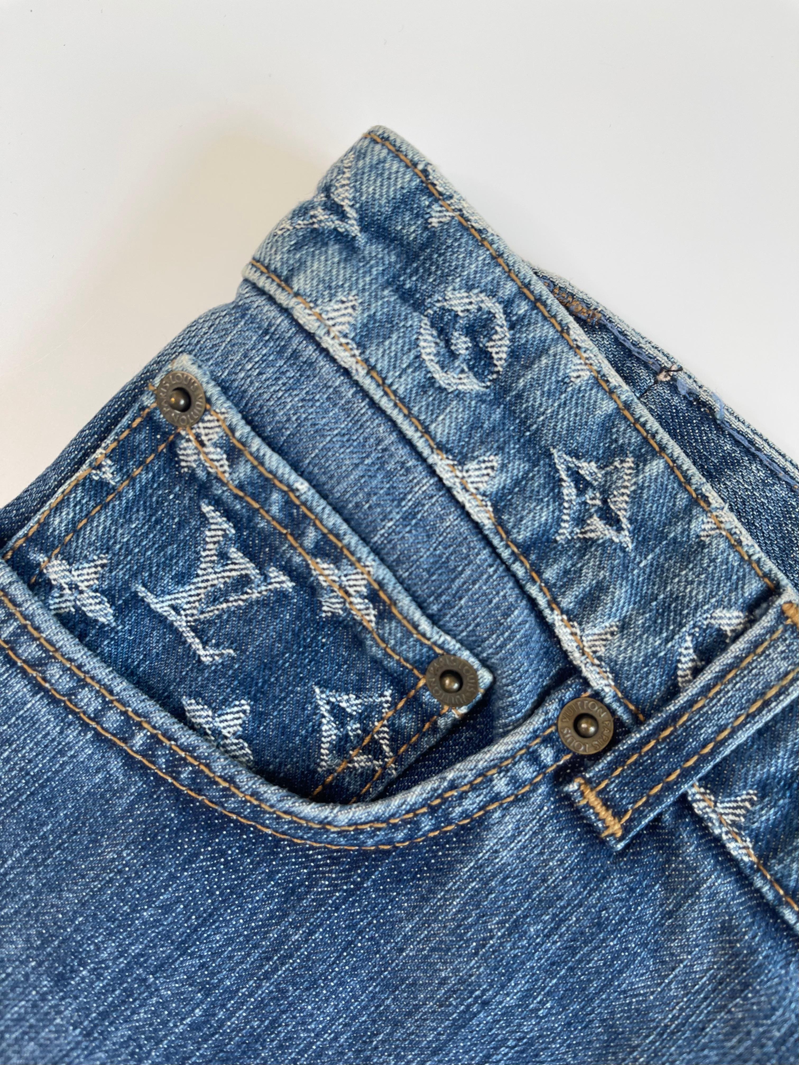  Louis Vuitton Mid-Rise Straight Leg Jeans (US 6 / FR 38) In Good Condition For Sale In Montreal, Quebec