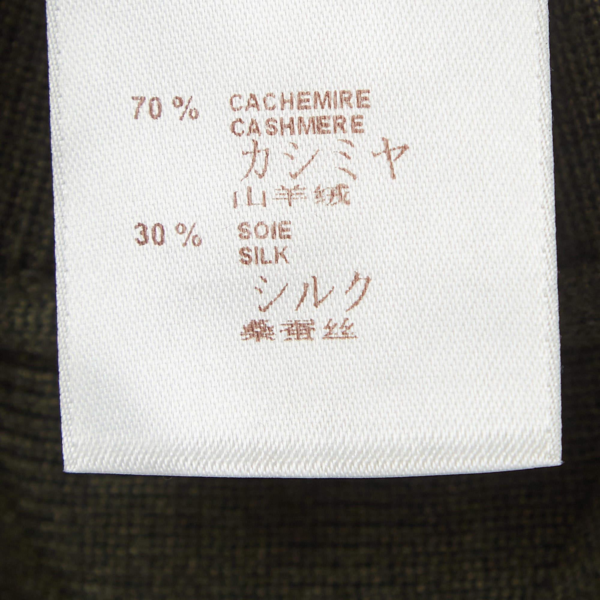 Louis Vuitton Military Green Logo Embossed Cashmere & Silk Knit Top XS In Good Condition For Sale In Dubai, Al Qouz 2