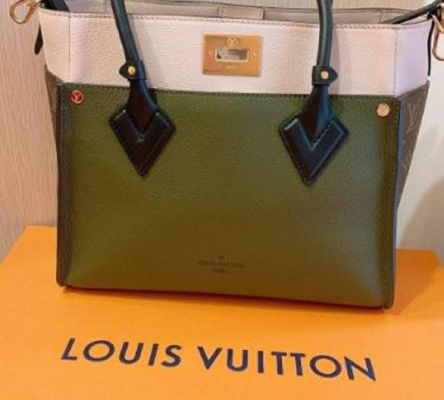 Laurier Green/Toffee Latte Beige
Twist calfskin and Monogram coated canvas
Cowhide leather trim
Microfibre lining
Gold-colour hardware
Closure system with a lock
2 outside pockets on the side
2 outside pockets on the front and back (magnetic lock on