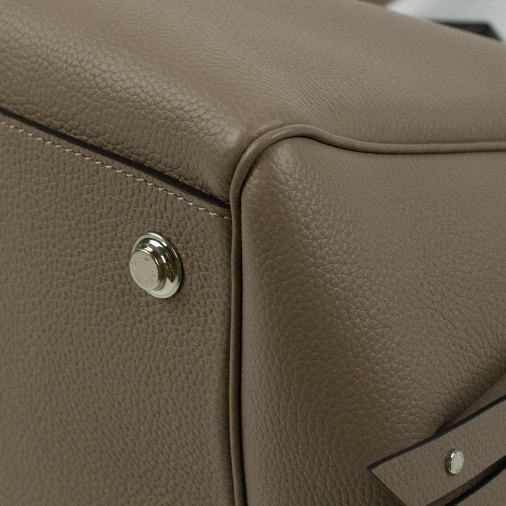 LOUIS VUITTON, Milla aus beigem Leder im Angebot 8