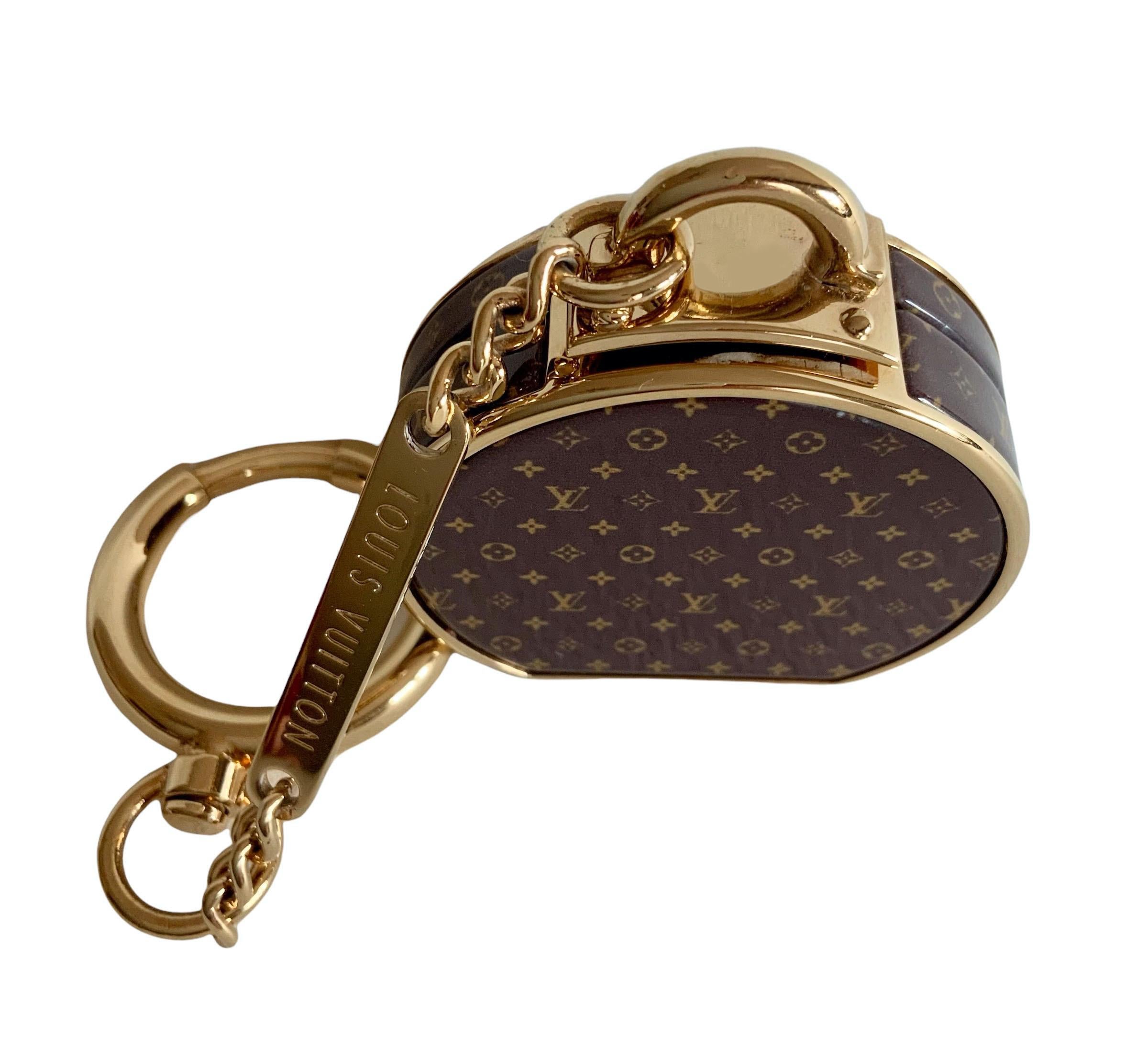 lv iridescent keychain key ring bag charm - clothing & accessories