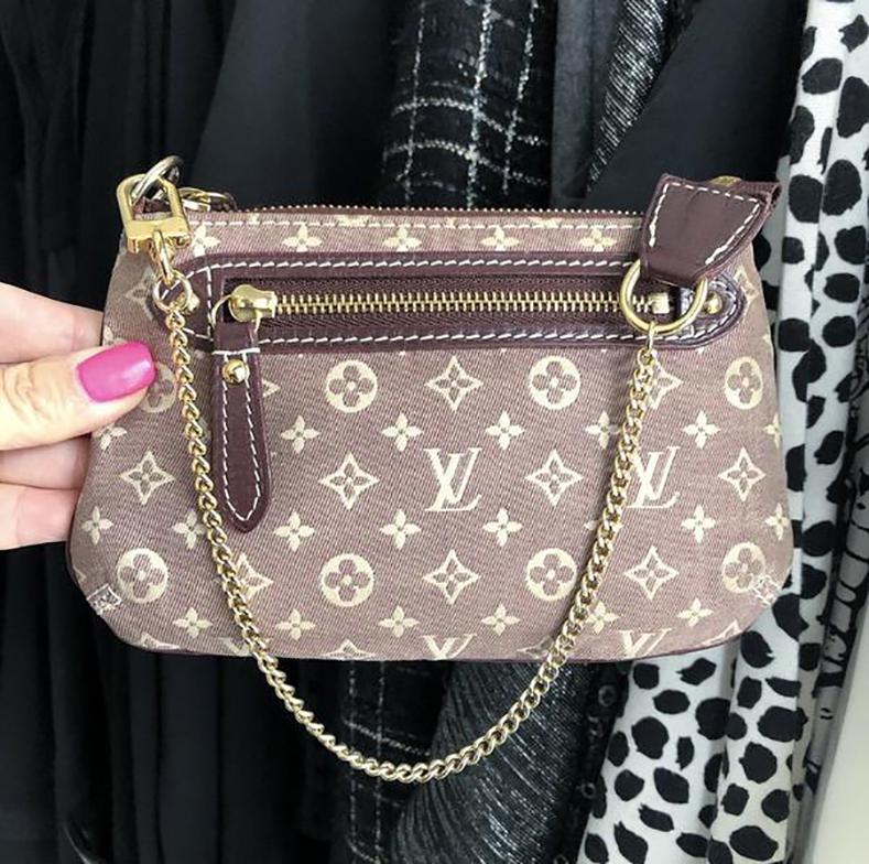 Louis Vuitton Micro Mini Lin Extra Small Pochette Bag.  This Monogram Mini Lin Pochette features a canvas body with leather trim, a front exterior zip pocket, a gold-tone chain handle, and a top zip closure. Measures 7 x 4.5 x 1.25