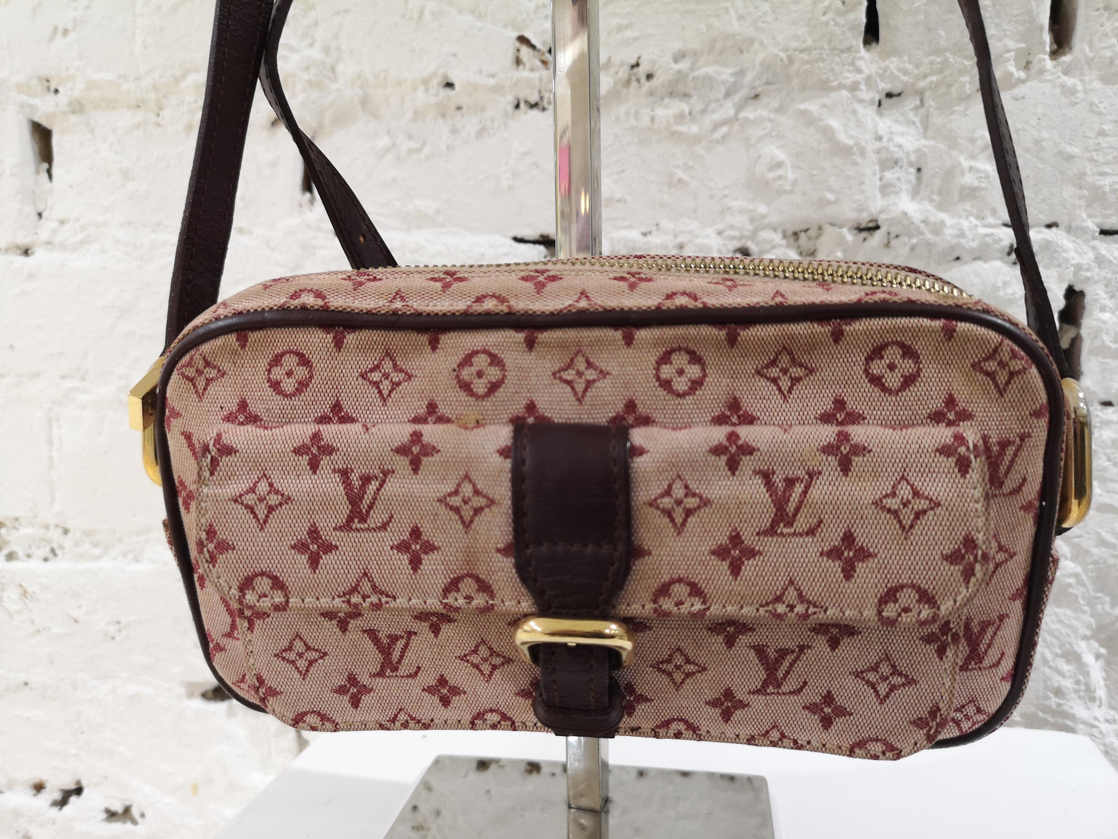 The Mini Lin Juliette Bag by Louis Vuitton is sophisticated and charming bag for evening wear. It has been crafted from luxurious pink LV monogrammed canvas. The exterior features a front flap pocket with a buckle detail, a double zipper closure on
