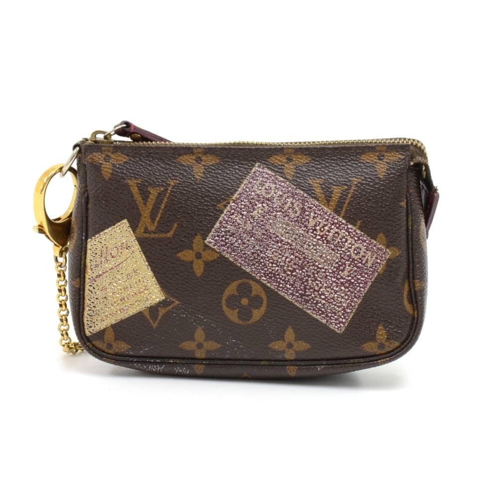Louis Vuitton mini pochette accessories in Monogram Stamp canvas. It can be carried as it is or chained to your bag with the D-ring clasp. Has a cute design referring to Louis Vuitton's history as a luxury luggage brand. Has Burgundy leather zipper
