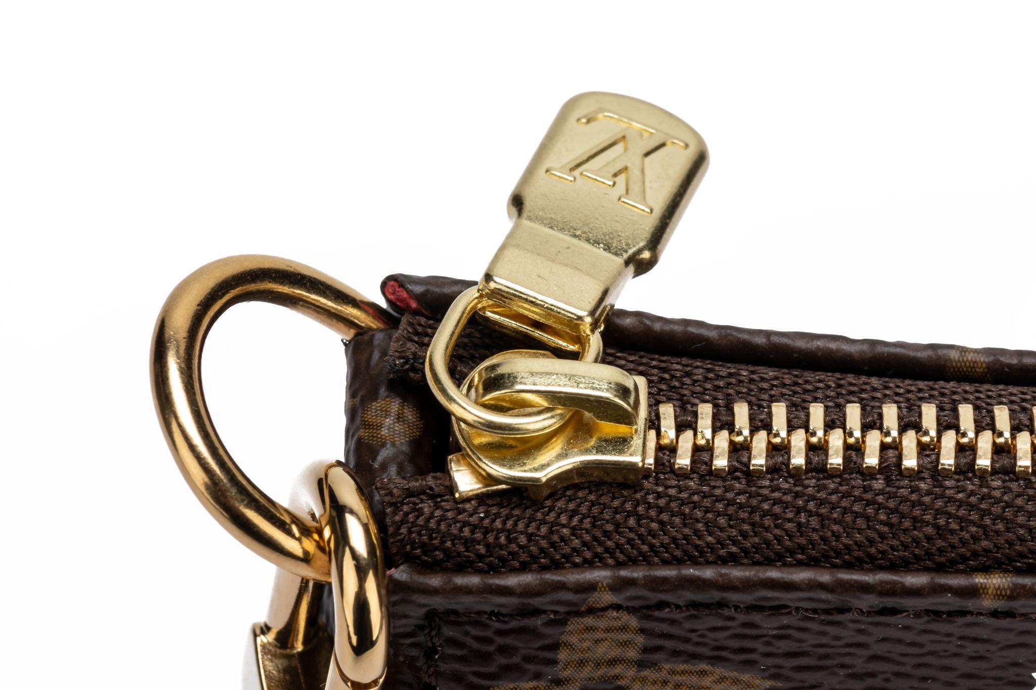 Louis Vuitton Mini Pouchette Xmas 2022 en vente 5