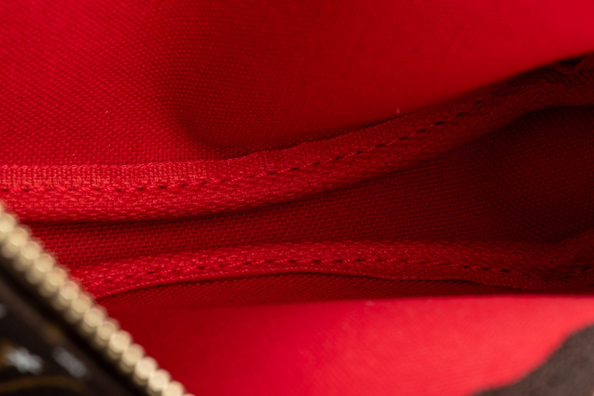 Louis Vuitton Mini Pouchette Xmas 2022 en vente 6