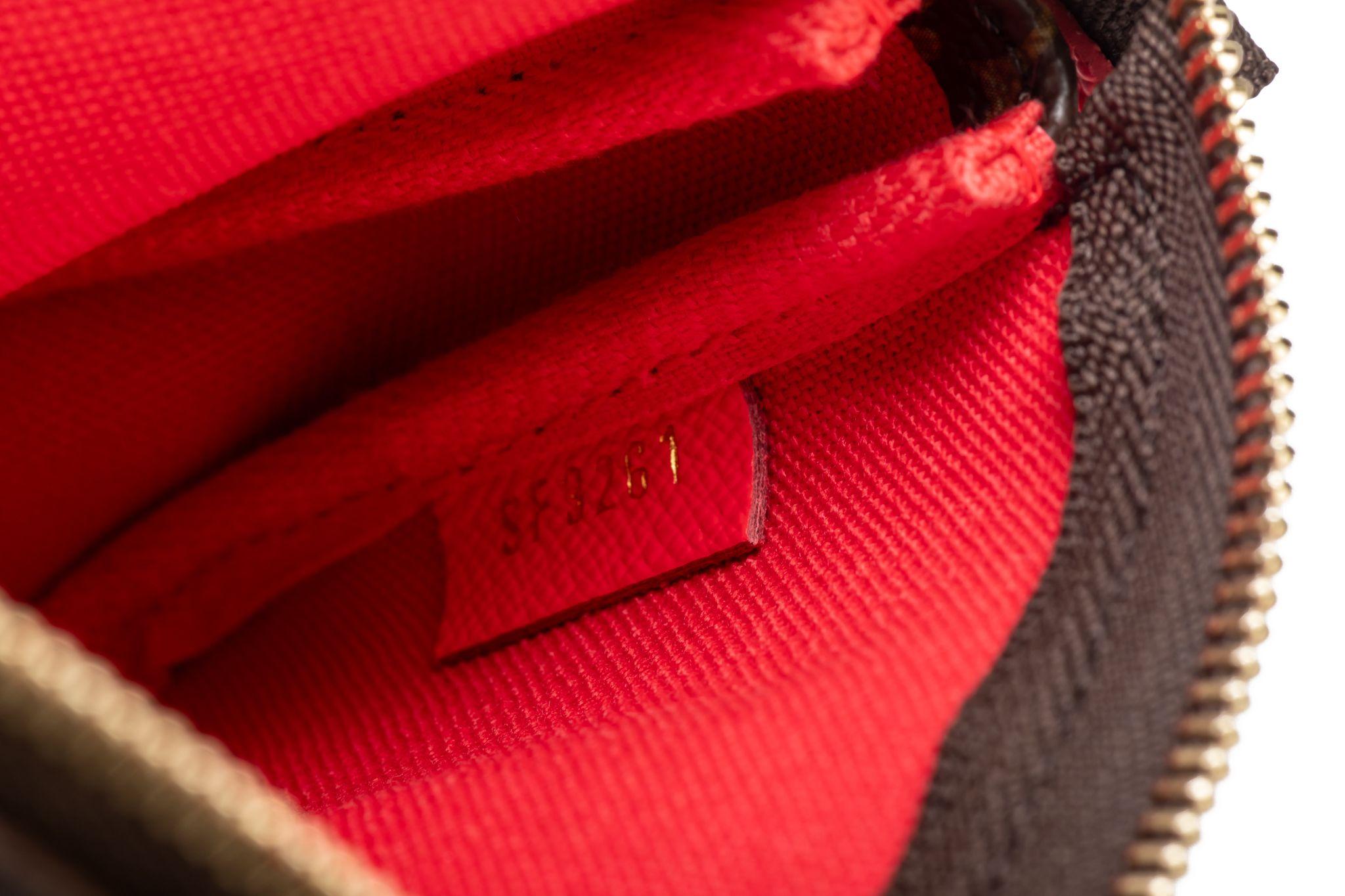 Louis Vuitton Mini Pouchette Xmas 2022 en vente 7