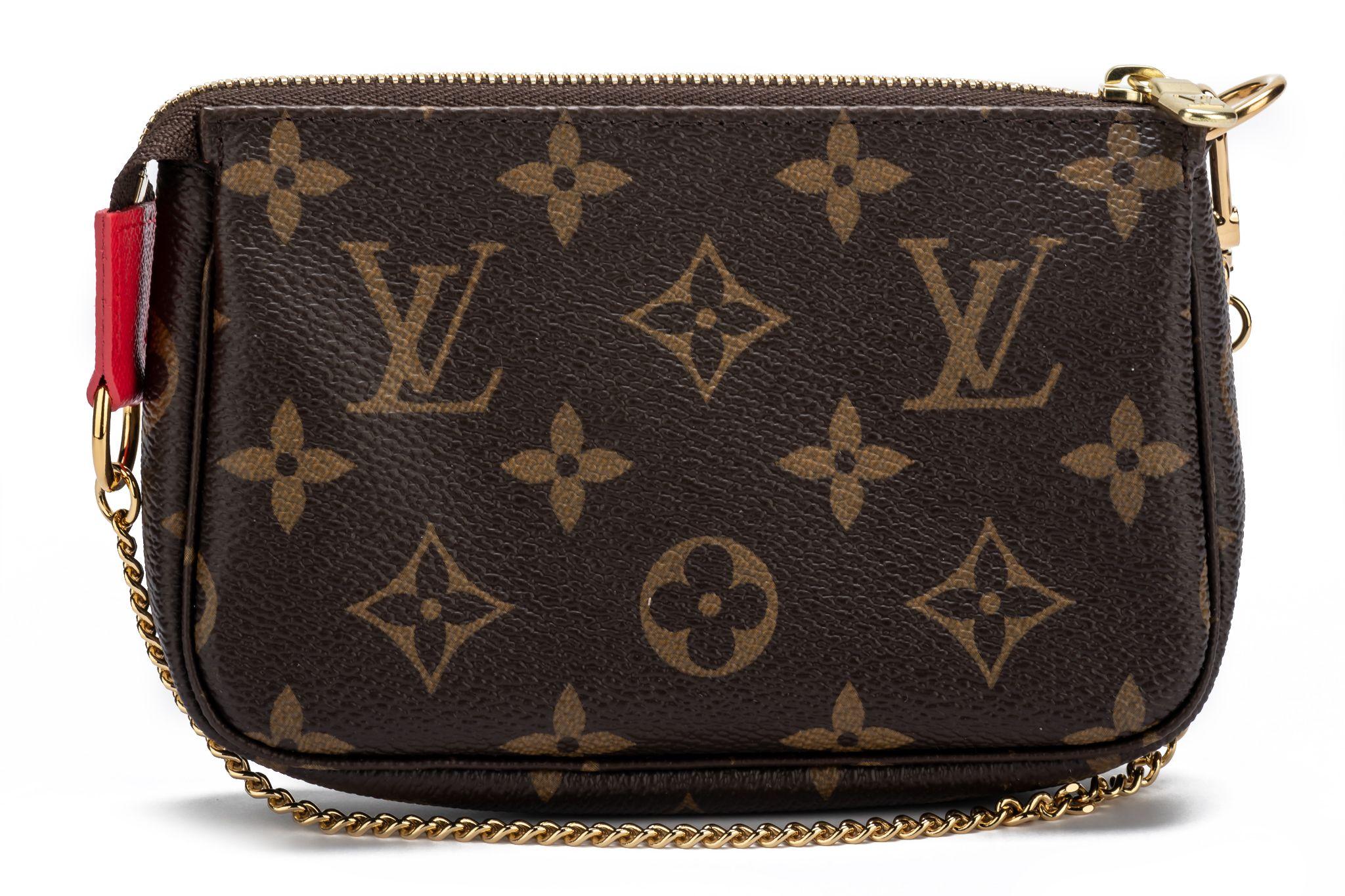 Louis Vuitton Mini Pouchette Xmas 2022 Neuf - En vente à West Hollywood, CA