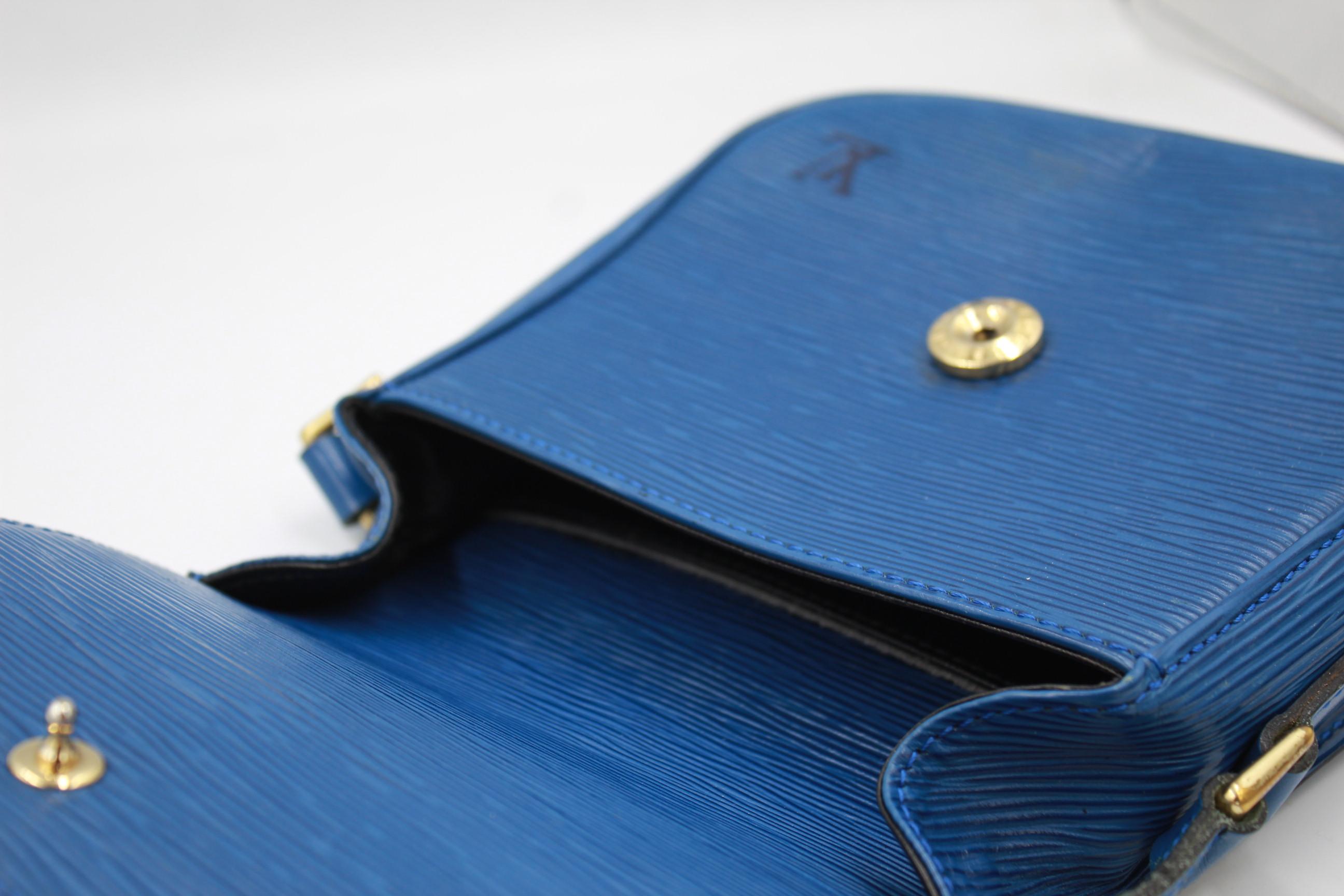 Women's Louis Vuitton mini Saint Cloud handbag in blue epi leather For Sale