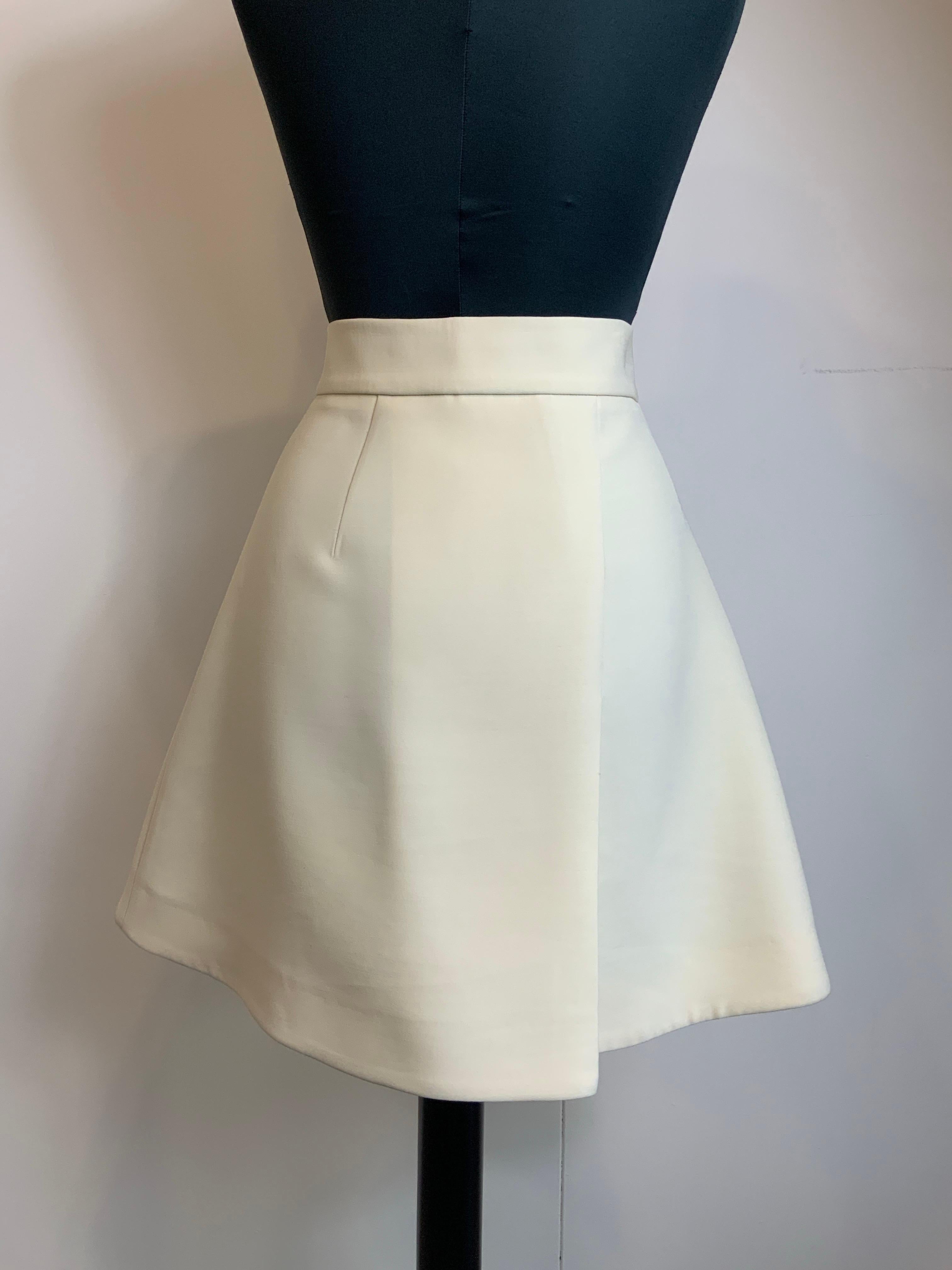 Women's or Men's Louis Vuitton mini white Skirt For Sale