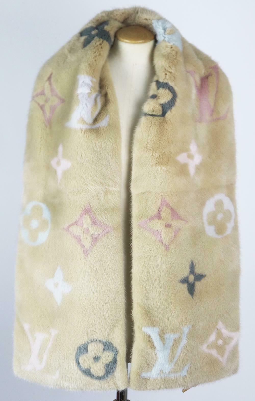 This lush, lustrous mink scarf features multicolour and beige and pastel Monogram motifs, lined in tonal beige silk and generously sized, it envelops the wearer in pure luxury.
Multicoloured mink fur, beige silk.
Slips on. 
100% Mink; lining : 100%