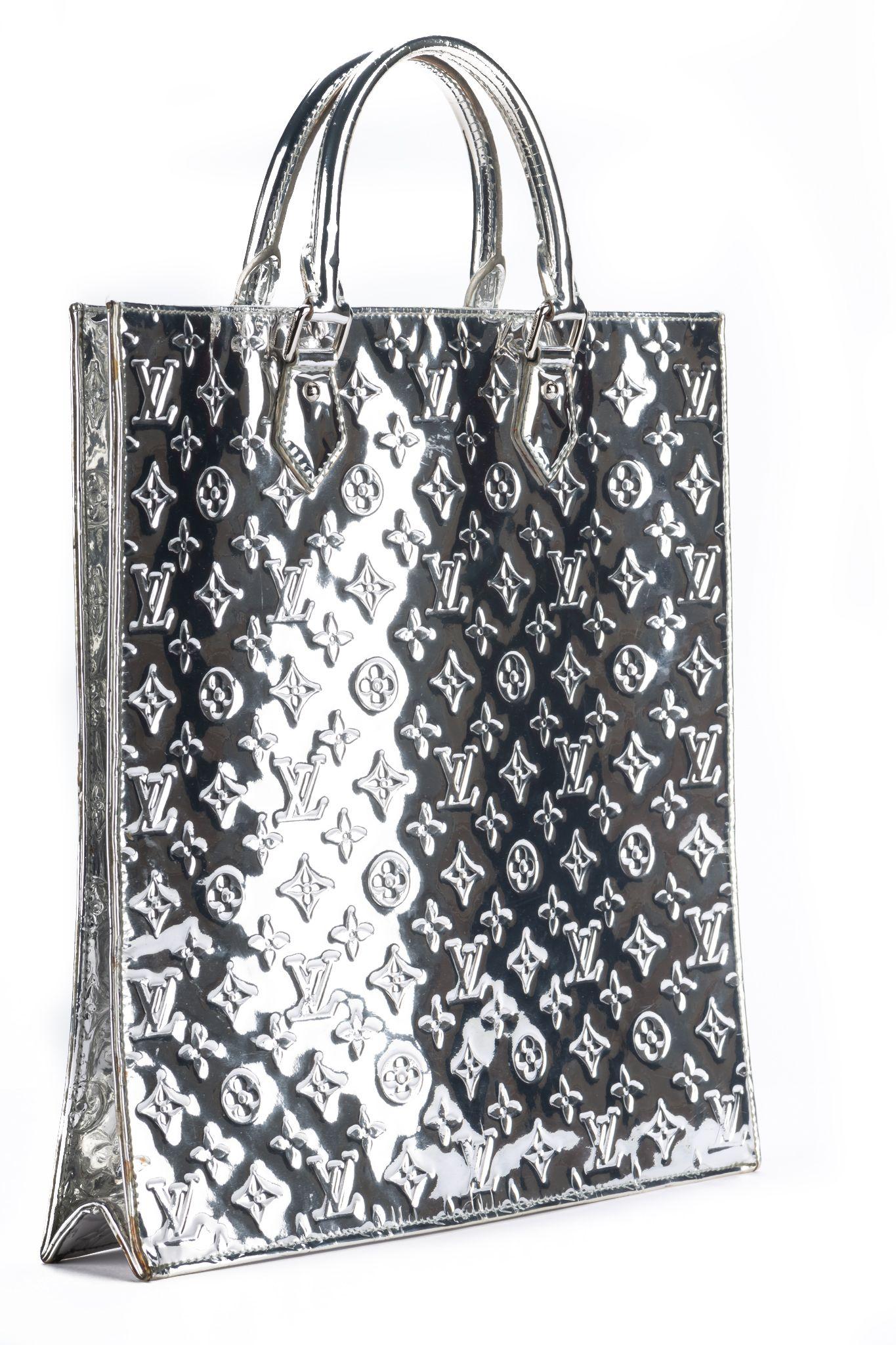Louis Vuitton highly collectible vintage mirror large  sac plat. Handle drop 4. Minor wear on one corner, small glue residue inside along top edge. Please refer to photos. Comes with original control tag and dust cover.