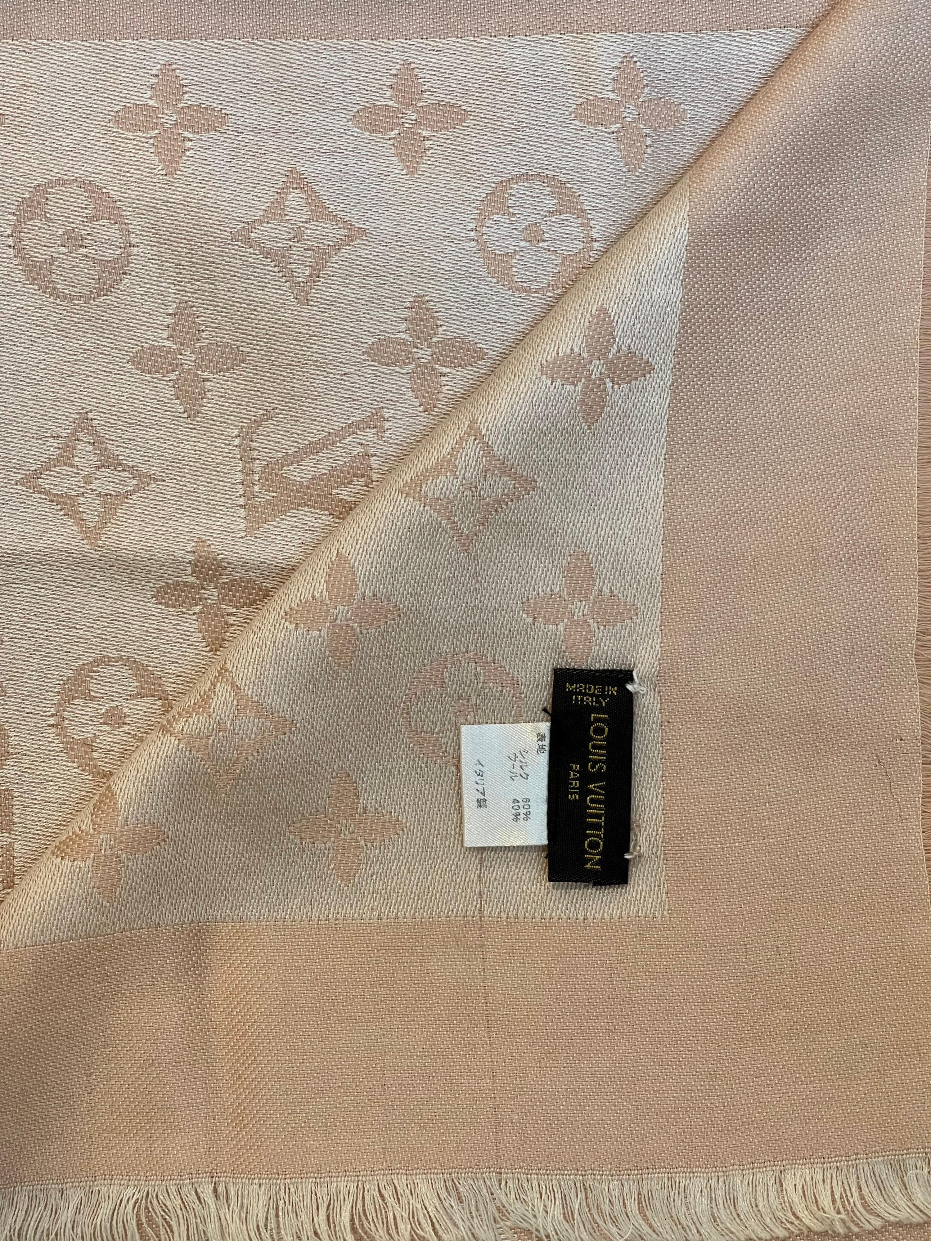  New Louis Vuitton Misty Pink  Monogram Shawl Scarf/Wrap Size 56X56 in good condition 
Take home this beautiful   monogram shawl .
Three places i see spots. All pictures are of the actual shawl.
Authentic Louis Vuitton  Misty Pink  Monogram Shawl