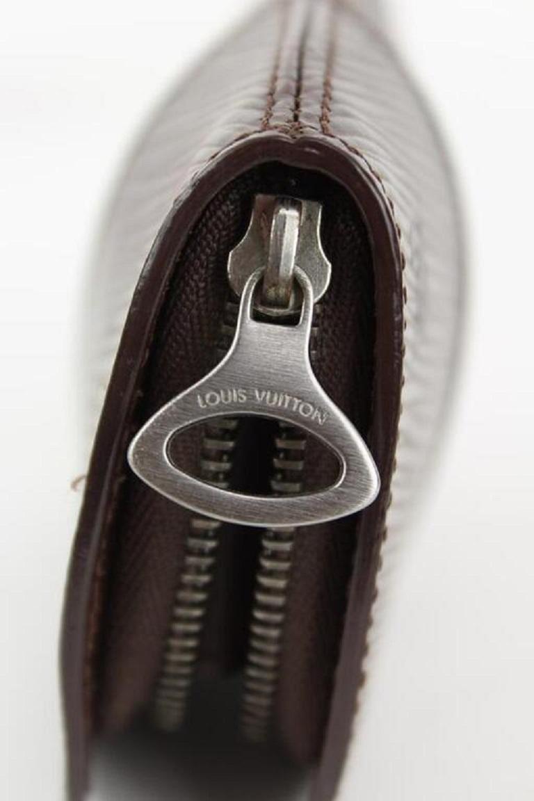 Louis Vuitton - Porte-monnaie à fermeture éclair Demi Lune en cuir épi marron moka 14 étagères 1230 en vente 4