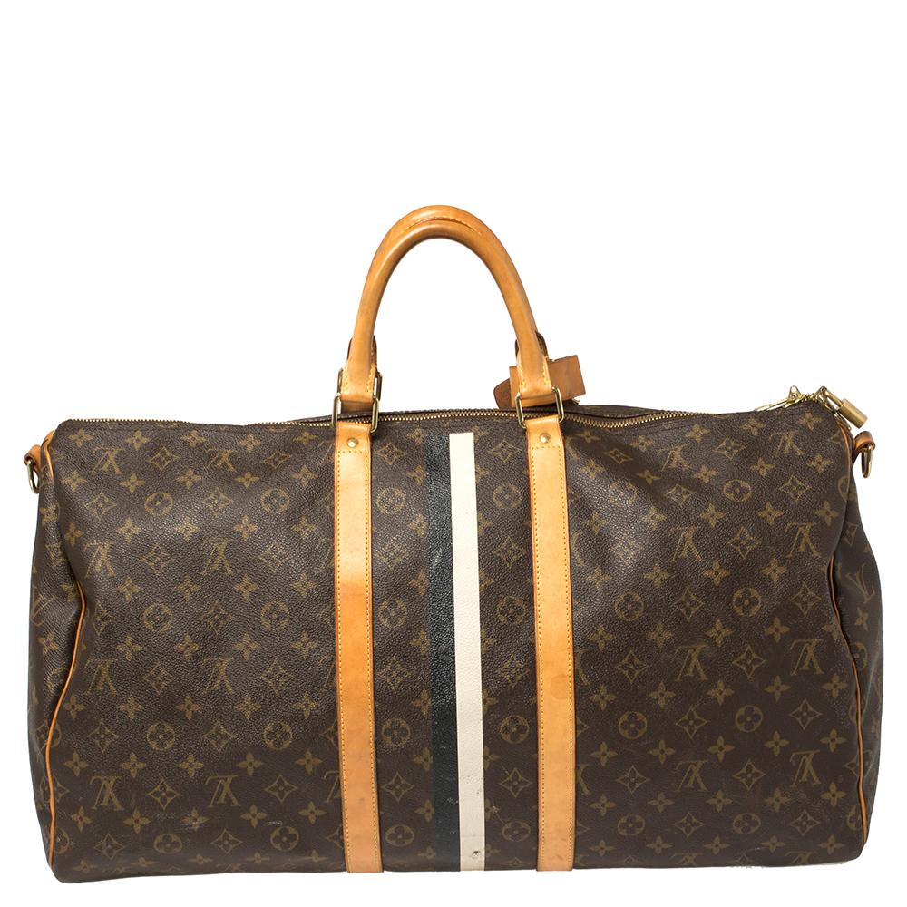 Fashion lovers naturally like to travel in style and at such times only the best travel handbag will do. That's why it is wise to opt for this Keepall Bandouliere as it is well-crafted from LV's signature monogram canvas to endure and well-designed